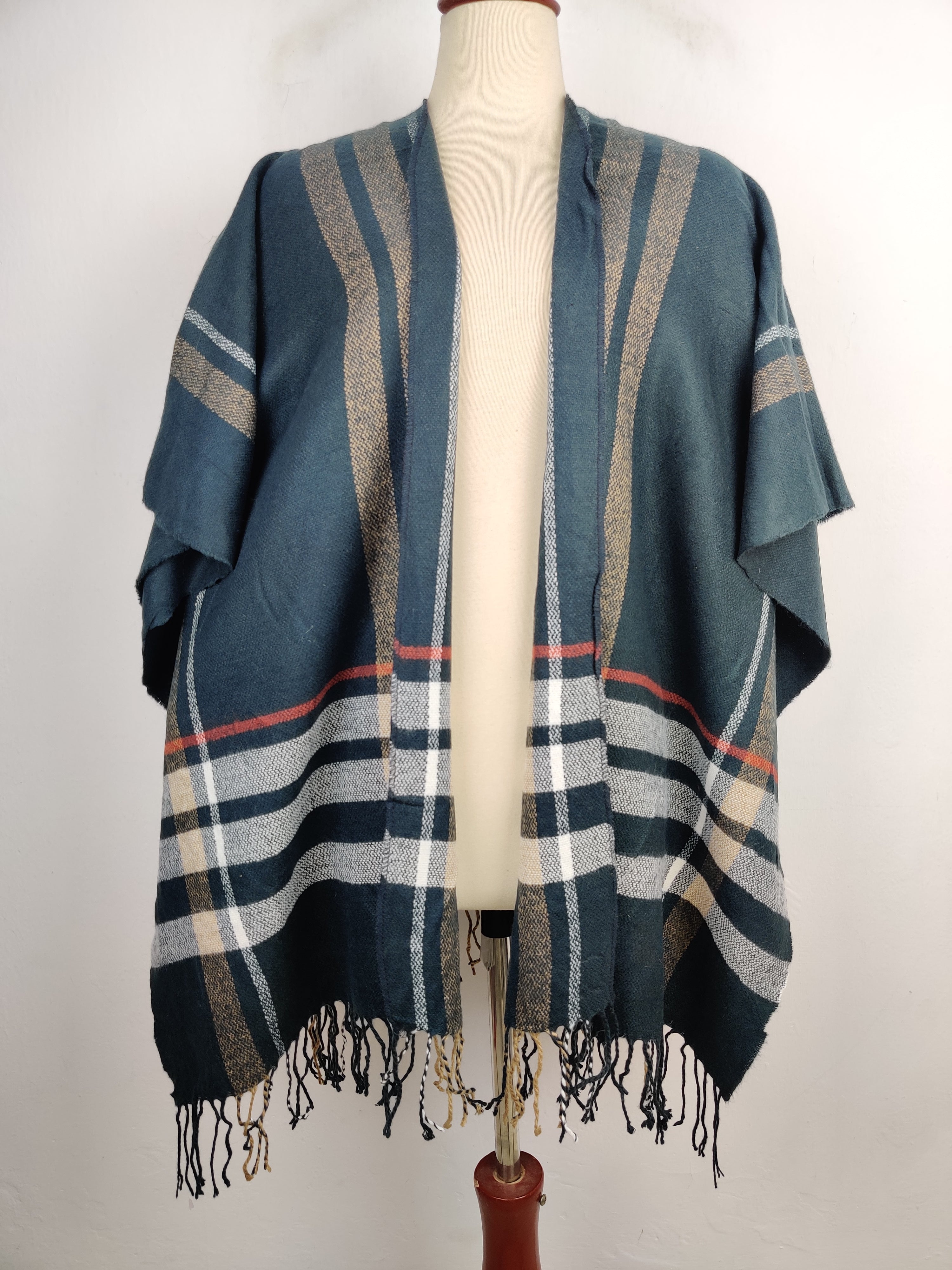 Buy online pre-used pre-loved 100% authentic & Original branded Unknown Brand (CS-2096) available in Pakistan. Top international brands avilable.