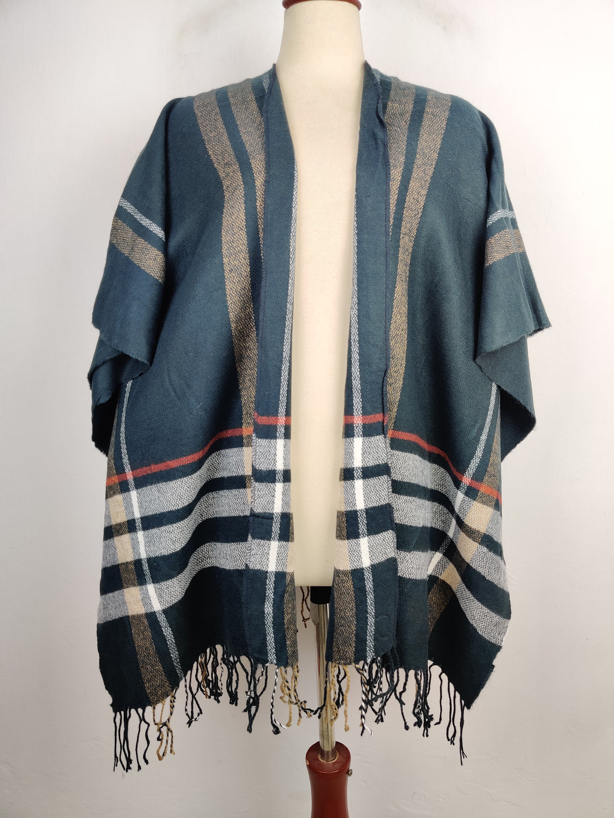 Buy online pre-used pre-loved 100% authentic & Original branded Unknown Brand (CS-2096) available in Pakistan. Top international brands avilable.