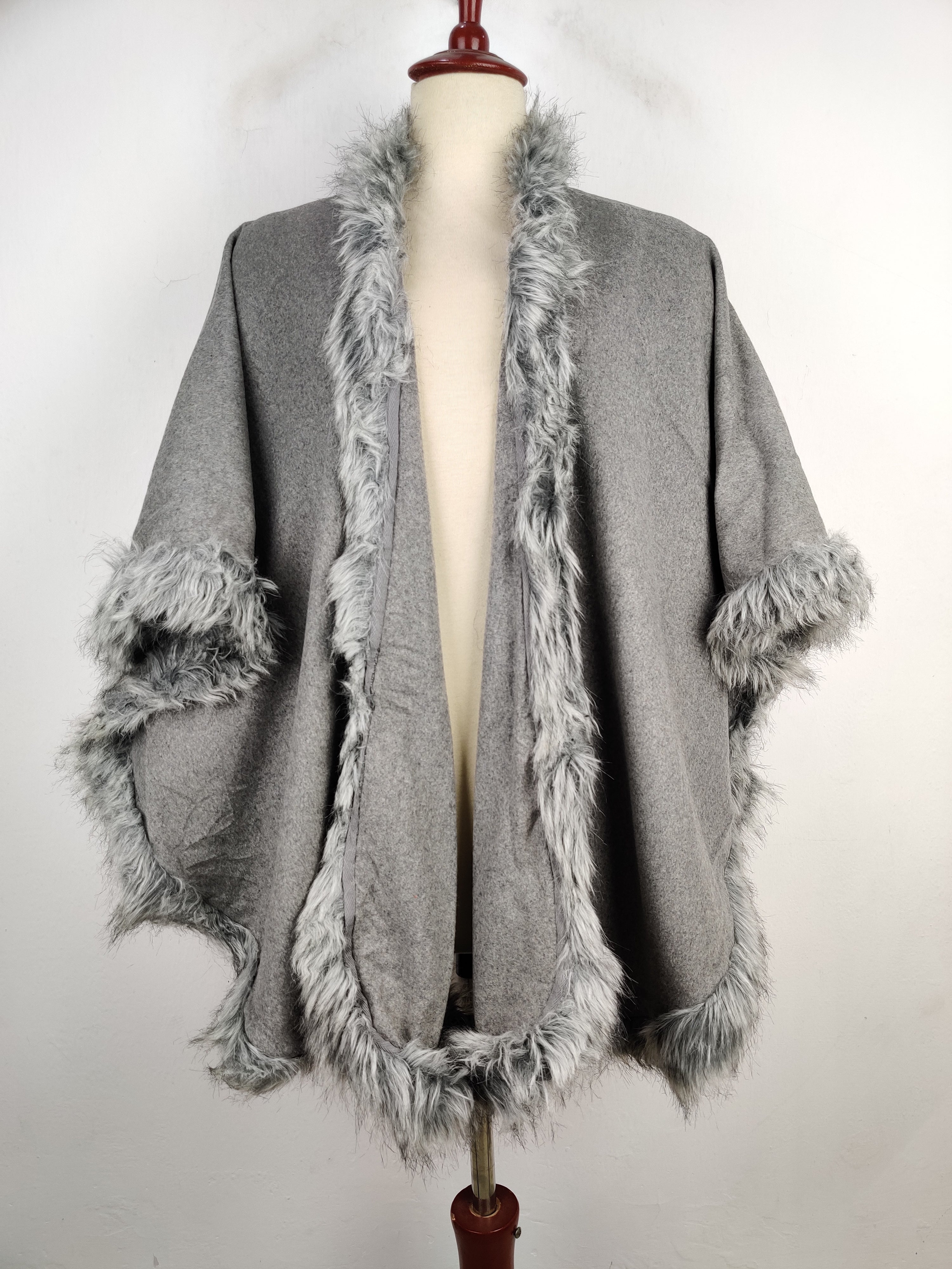 Buy online pre-used pre-loved 100% authentic & Original branded Chicos (CS-2117) available in Pakistan. Top international brands avilable.