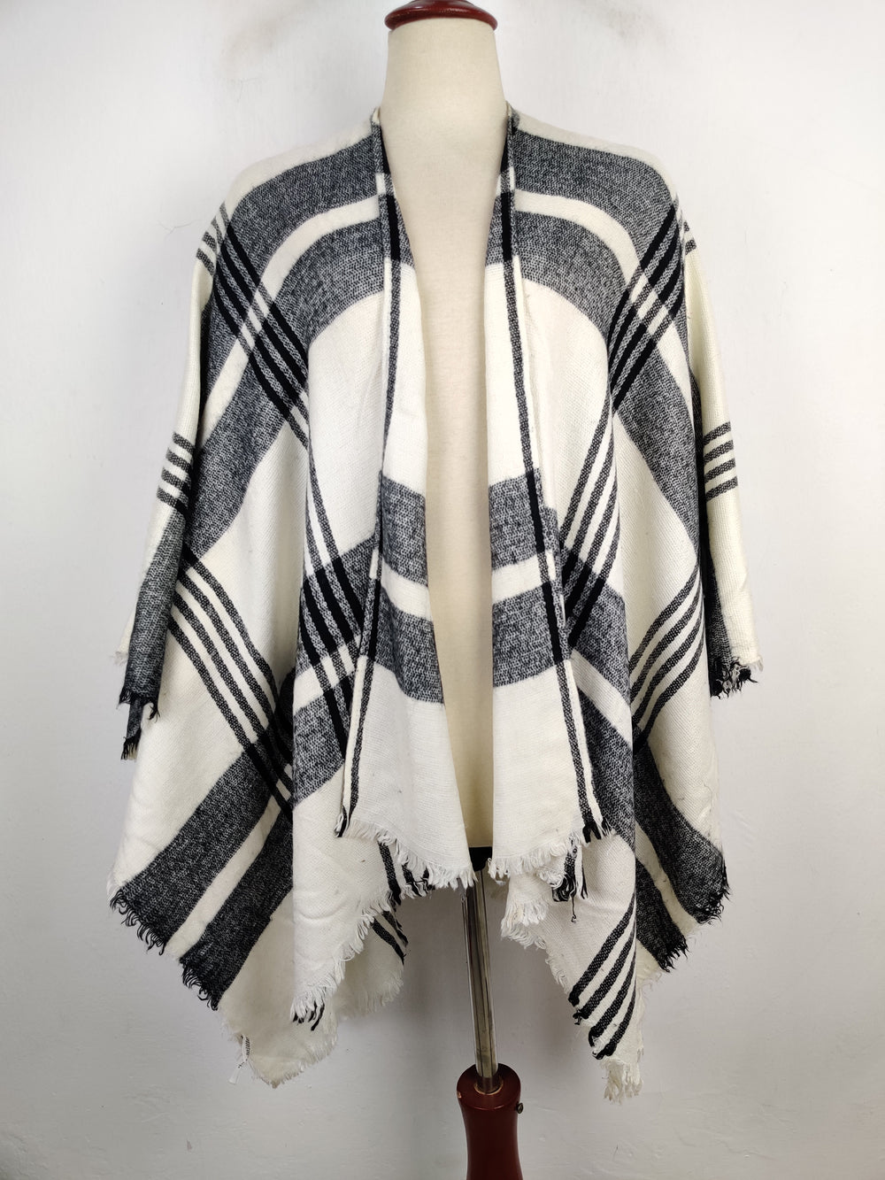 Buy online pre-used pre-loved 100% authentic & Original branded Unknown Brand (CS-2121) available in Pakistan. Top international brands avilable.