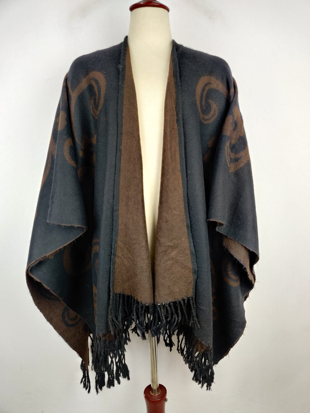 Buy online pre-used pre-loved 100% authentic & Original branded Unknown Brand (CS-2132) available in Pakistan. Top international brands avilable.