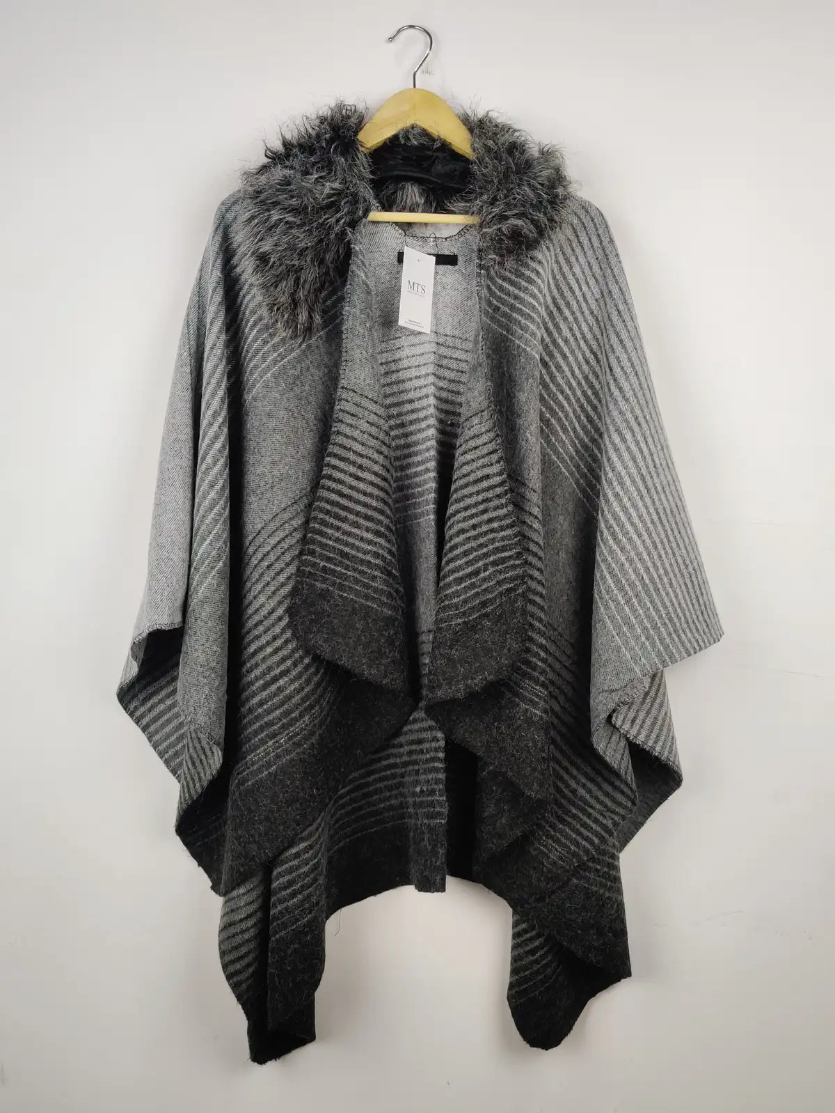 Buy online pre-used pre-loved 100% authentic & Original branded V By Very (CS-2416) available in Pakistan. Top international brands avilable.