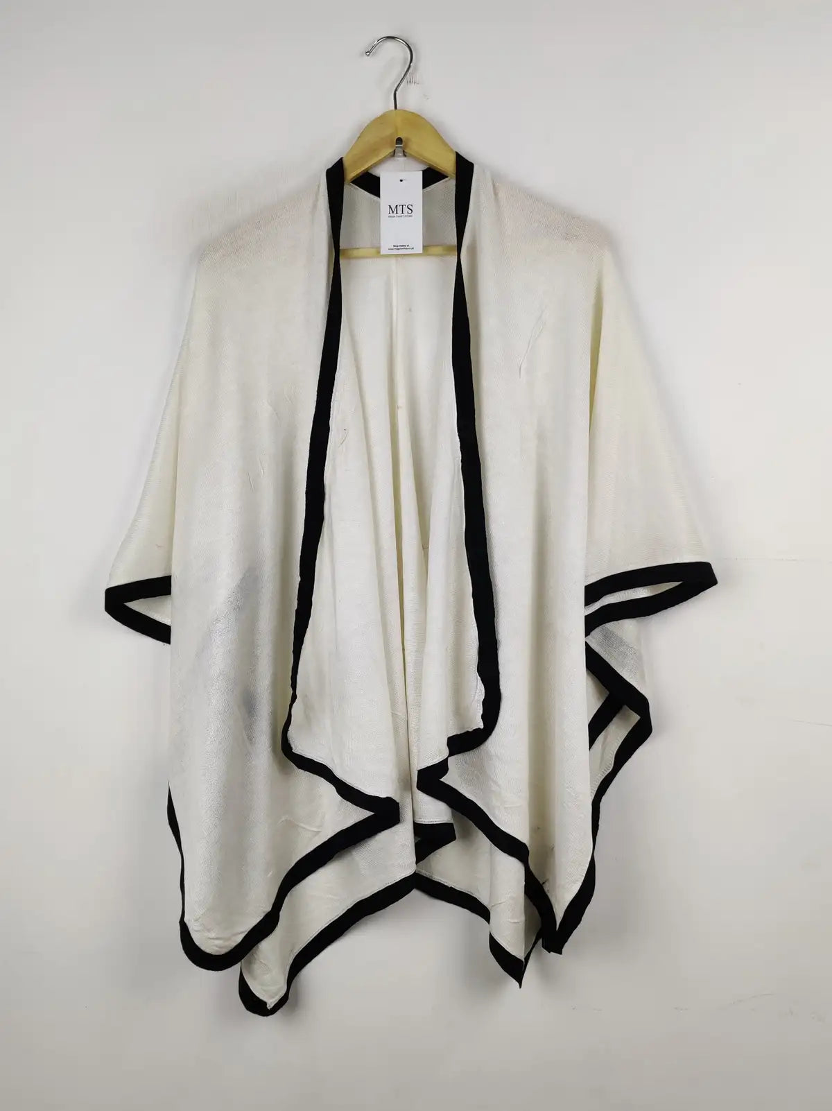 Buy online pre-used pre-loved 100% authentic & Original branded Unknown Brand (CS-2496) available in Pakistan. Top international brands avilable.