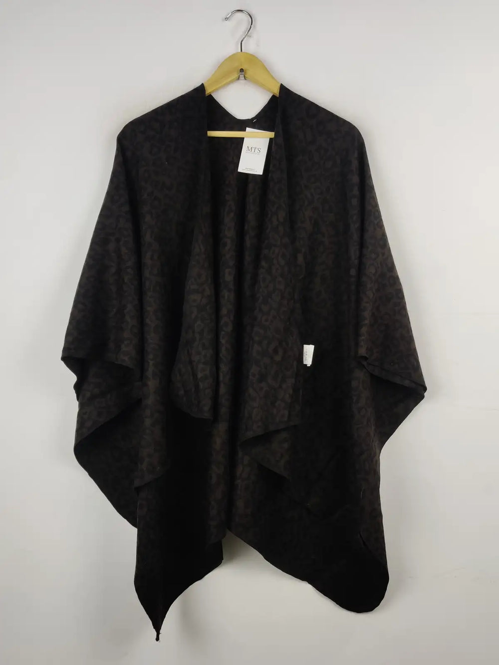 Buy online pre-used pre-loved 100% authentic & Original branded Unknown Brand (CS-2524) available in Pakistan. Top international brands avilable.