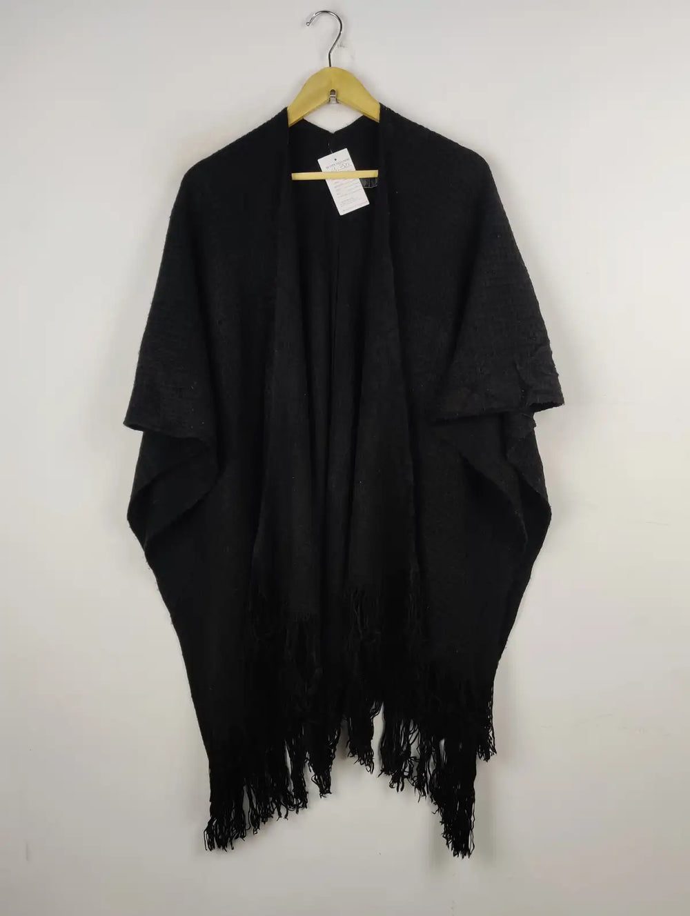 Buy online pre-used pre-loved 100% authentic & Original branded Unknown Brand (CS-2527) available in Pakistan. Top international brands avilable.