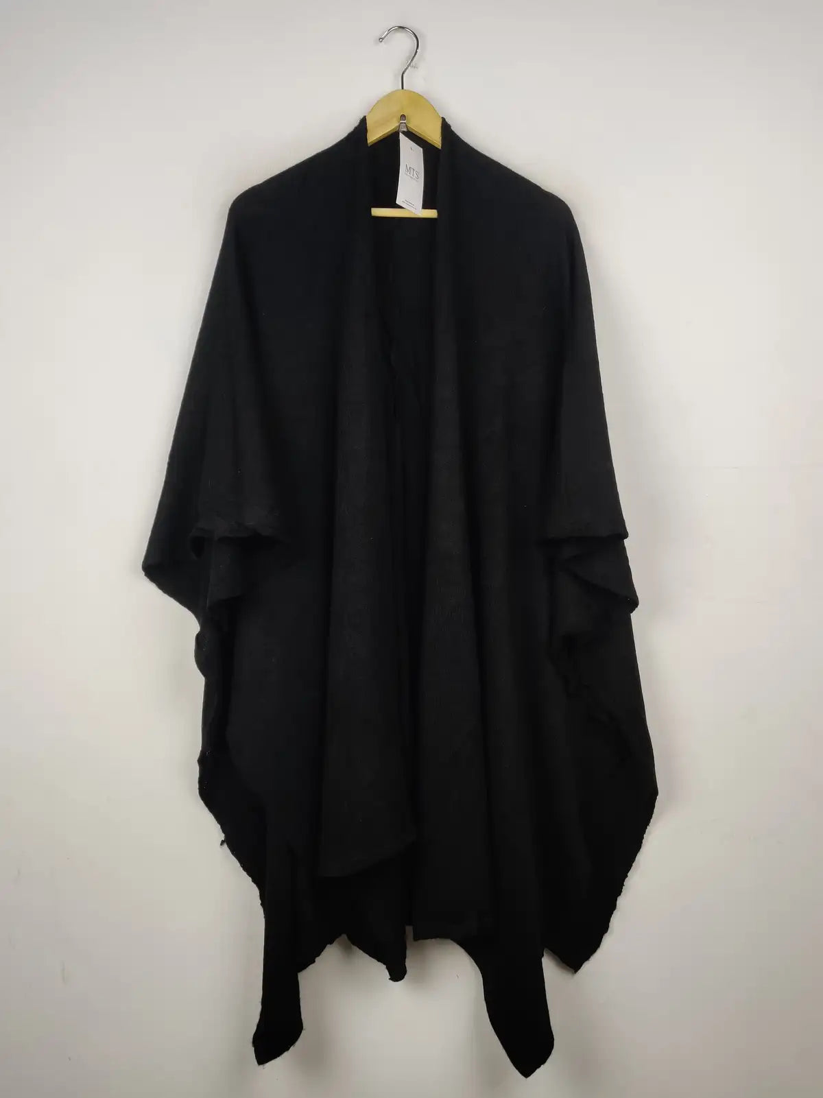 Buy online pre-used pre-loved 100% authentic & Original branded Unknown Brand (CS-2538) available in Pakistan. Top international brands avilable.