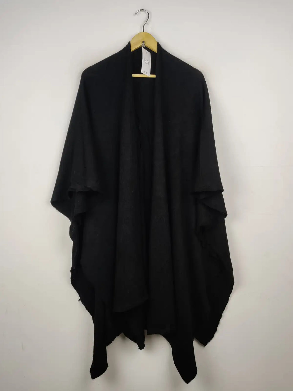 Buy online pre-used pre-loved 100% authentic & Original branded Unknown Brand (CS-2538) available in Pakistan. Top international brands avilable.