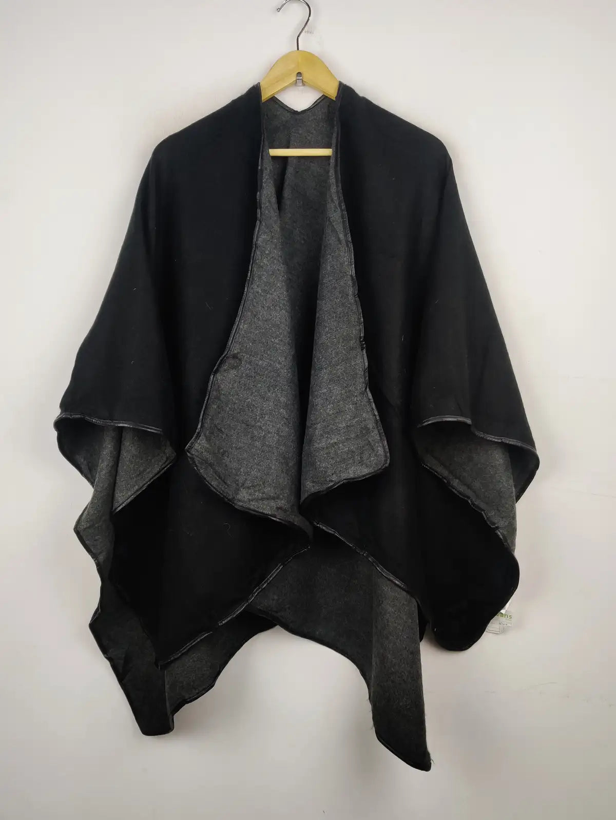 Buy online pre-used pre-loved 100% authentic & Original branded Unknown Brand (CS-2583) available in Pakistan. Top international brands avilable.