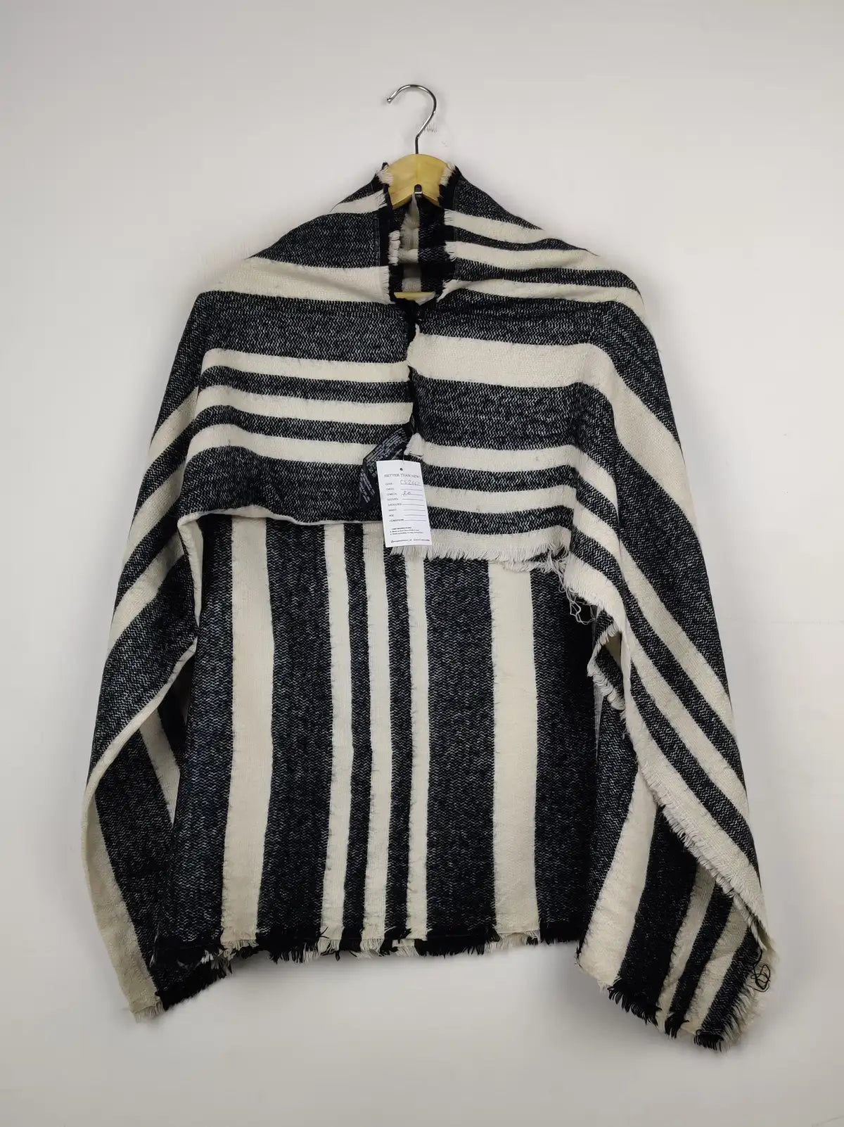 Buy online pre-used pre-loved 100% authentic & Original branded Zara Stole (CS-2661) available in Pakistan. Top international brands avilable.