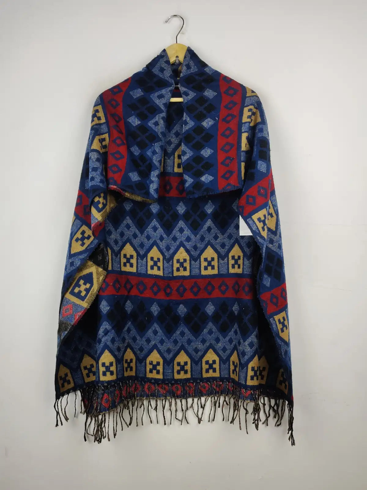 Buy online pre-used pre-loved 100% authentic & Original branded Unknown Brand (CS-2665) available in Pakistan. Top international brands avilable.