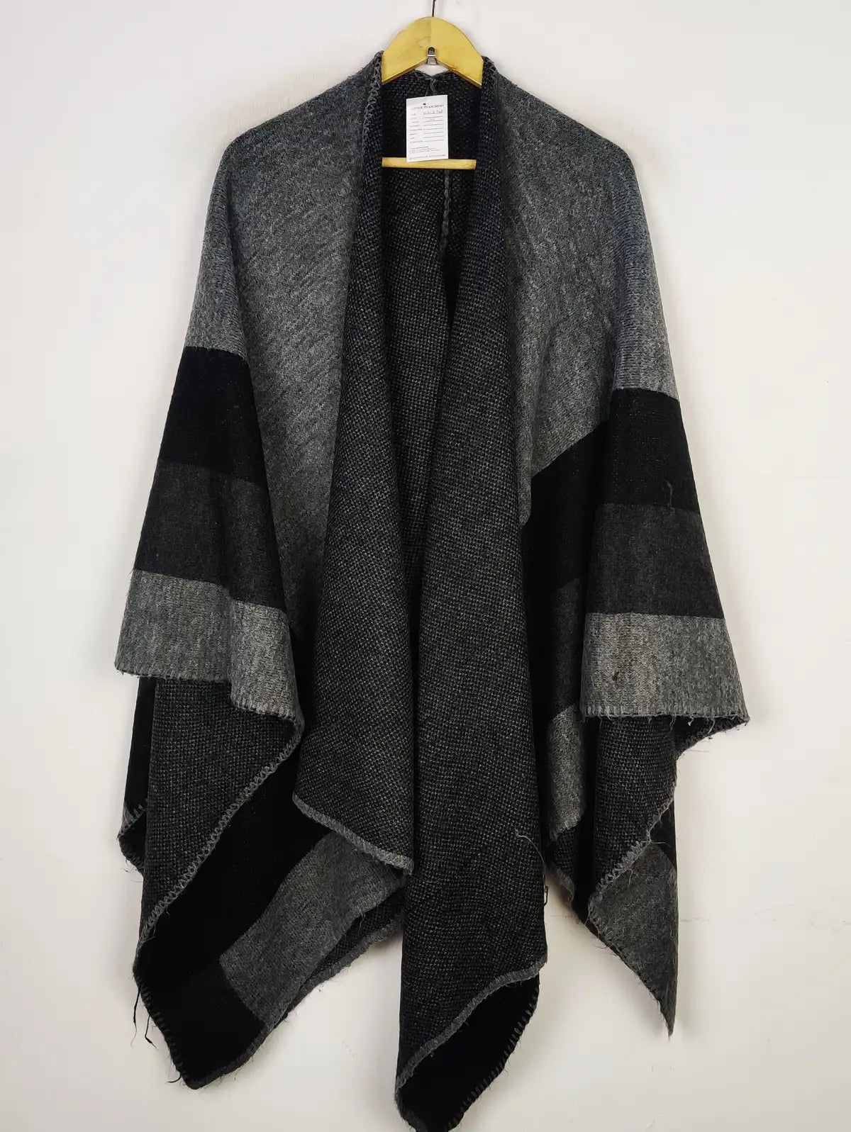 Buy online pre-used pre-loved 100% authentic & Original branded Unknown Brand (CS-2729) available in Pakistan. Top international brands avilable.