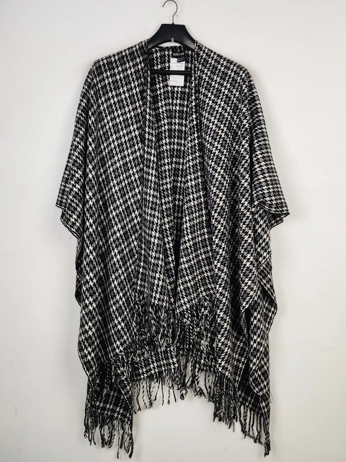 Buy online pre-used pre-loved 100% authentic & Original branded Avenue (CS-2759) available in Pakistan. Top international brands avilable.