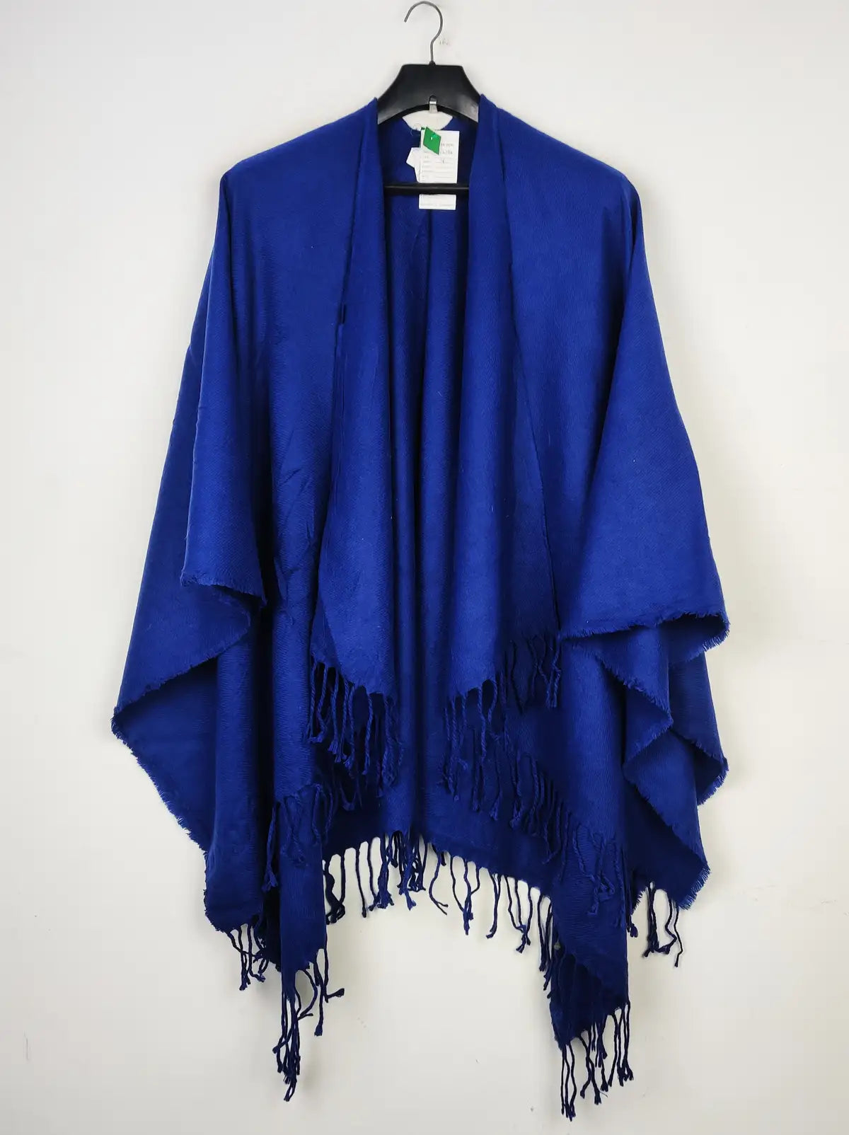 Buy online pre-used pre-loved 100% authentic & Original branded United Colors Of Benetton (CS-2796) available in Pakistan. Top international brands avilable.