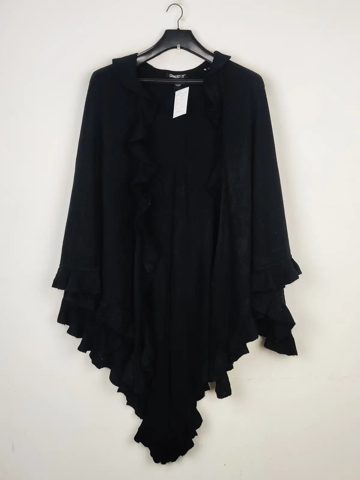 Buy online pre-used pre-loved 100% authentic & Original branded Gramercy 22 (CS-2831) available in Pakistan. Top international brands avilable.