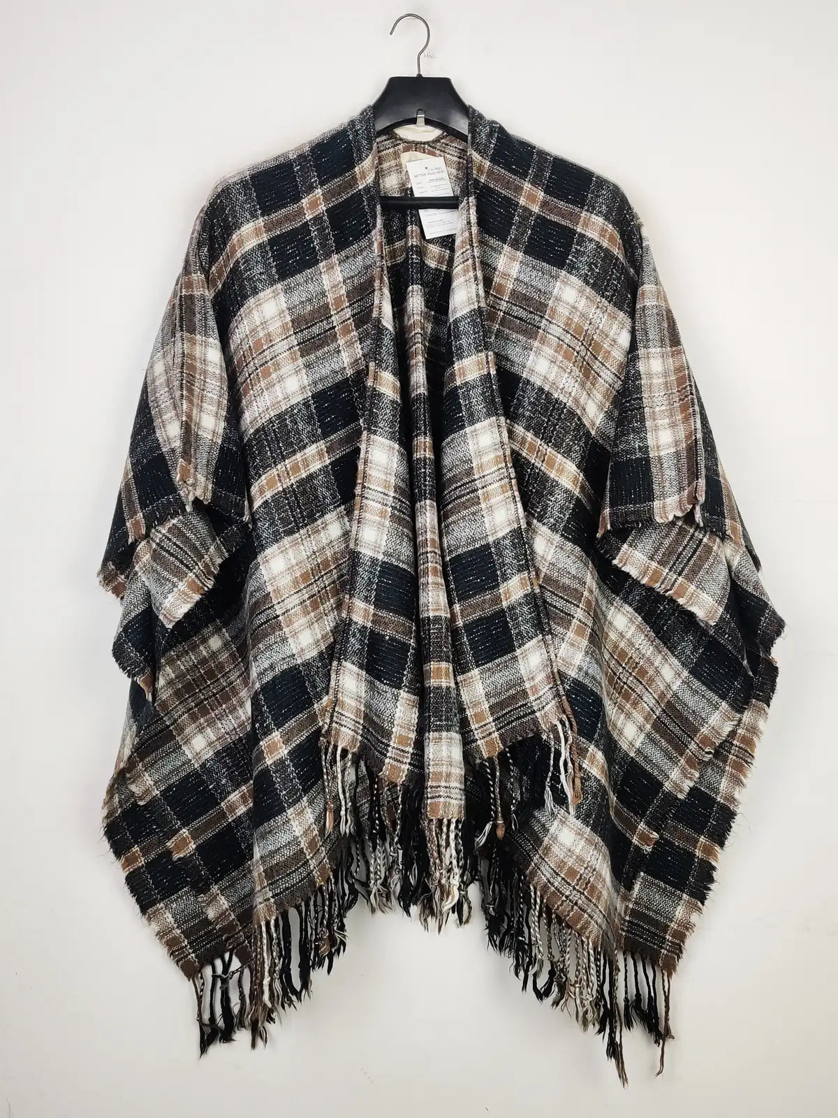 Buy online pre-used pre-loved 100% authentic & Original branded Universal Thread (CS-2891) available in Pakistan. Top international brands avilable.