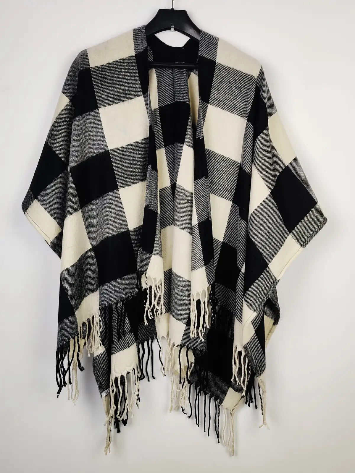 Buy online pre-used pre-loved 100% authentic & Original branded Unknown Brand (CS-2984) available in Pakistan. Top international brands avilable.