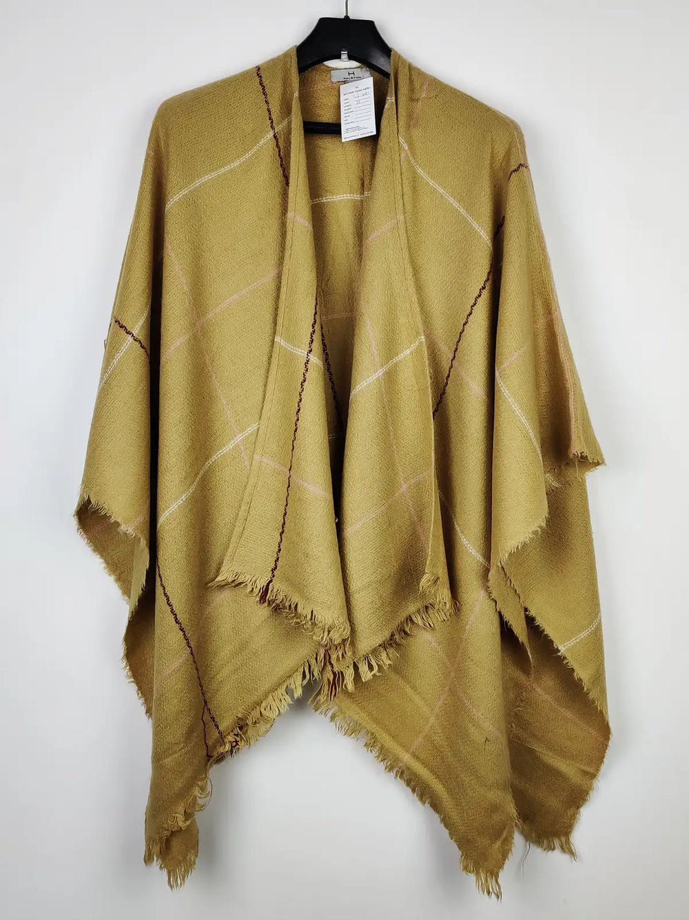 Buy online pre-used pre-loved 100% authentic & Original branded Halston (CS-3086) available in Pakistan. Top international brands avilable.