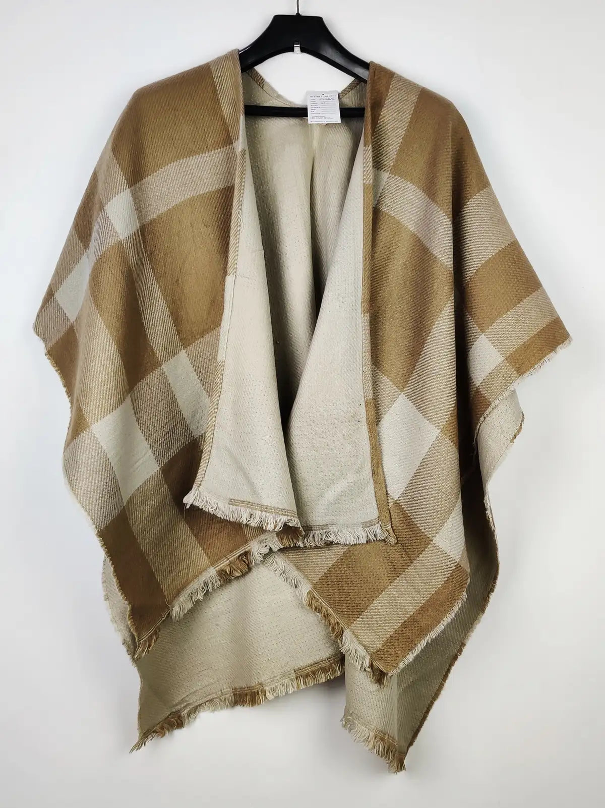 Buy online pre-used pre-loved 100% authentic & Original branded Unknown Brand (CS-3116) available in Pakistan. Top international brands avilable.