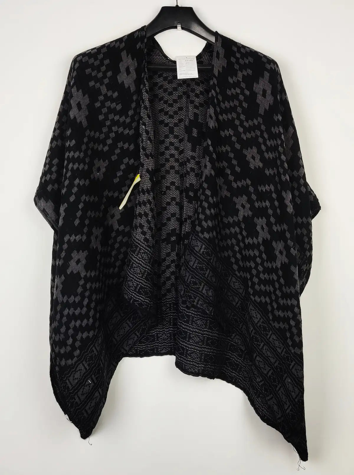 Buy online pre-used pre-loved 100% authentic & Original branded Unknown Brand (CS-3117) available in Pakistan. Top international brands avilable.