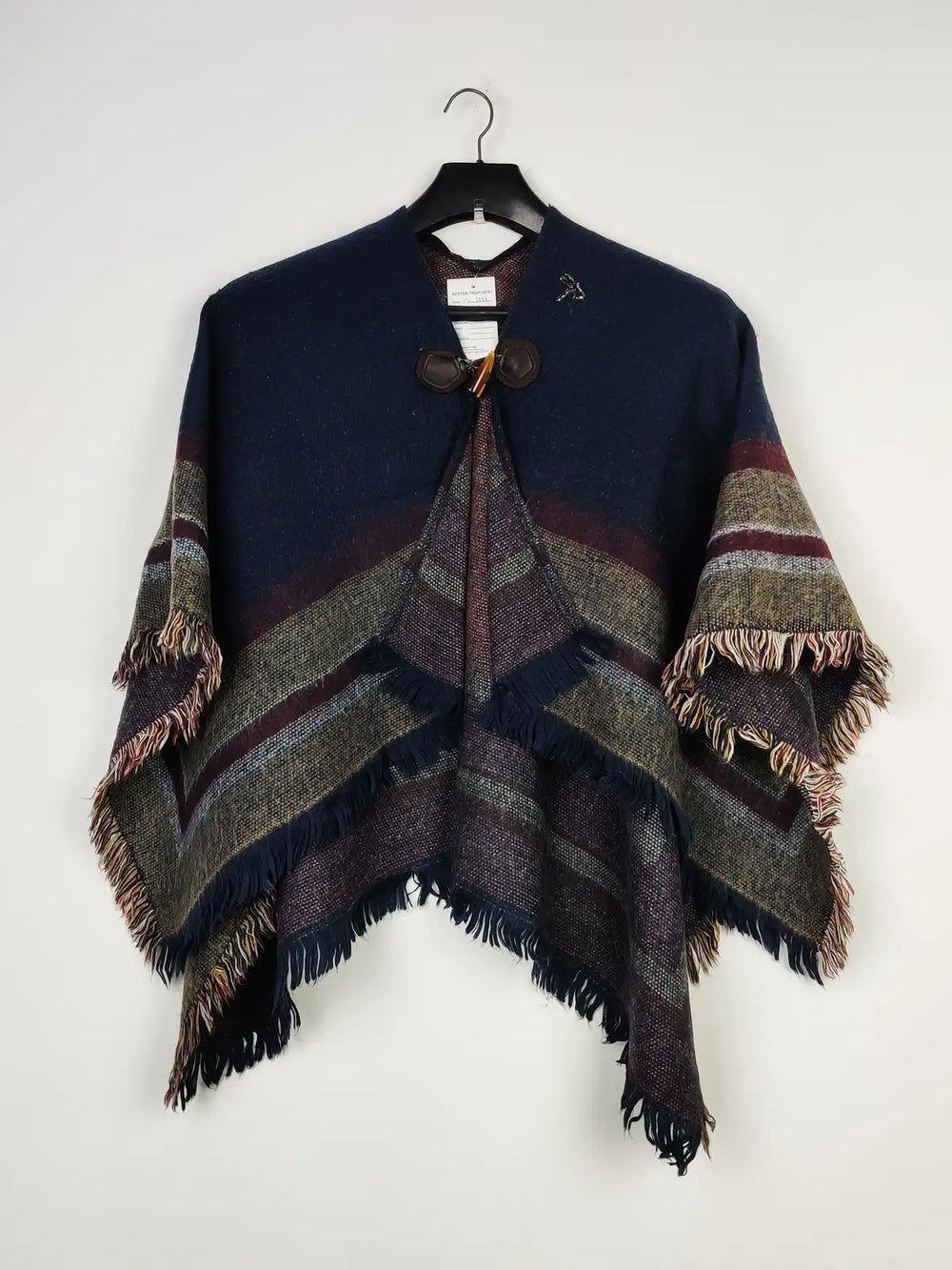 Buy online pre-used pre-loved 100% authentic & Original branded Unknown Brand (CS-3252) available in Pakistan. Top international brands avilable.