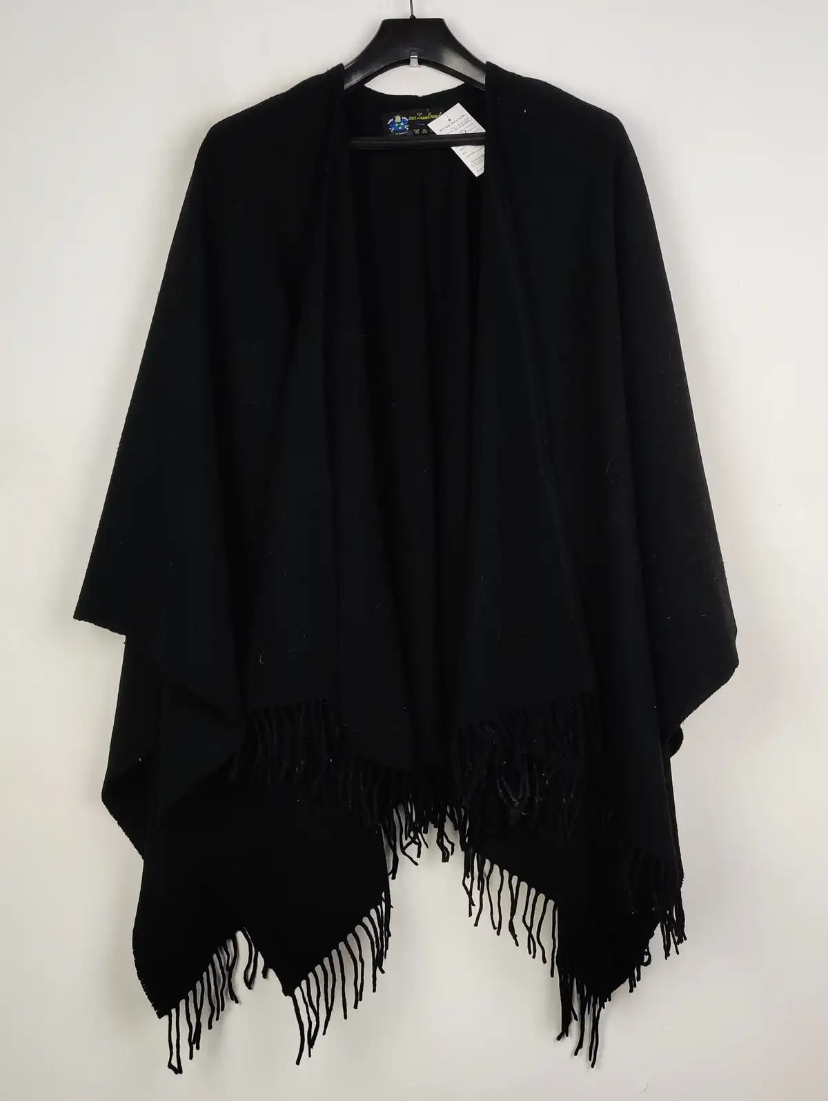 Buy online pre-used pre-loved 100% authentic & Original branded Unknown Brand (CS-3383) available in Pakistan. Top international brands avilable.