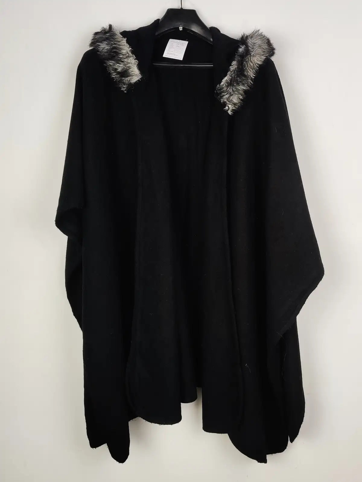 Buy online pre-used pre-loved 100% authentic & Original branded Unknown Brand (CS-3585) available in Pakistan. Top international brands avilable.