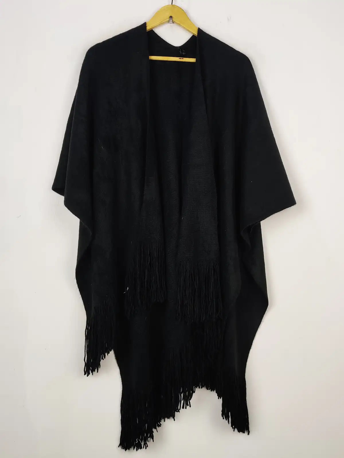 Buy online pre-used pre-loved 100% authentic & Original branded Unknown Brand (CS-3759) available in Pakistan. Top international brands avilable.