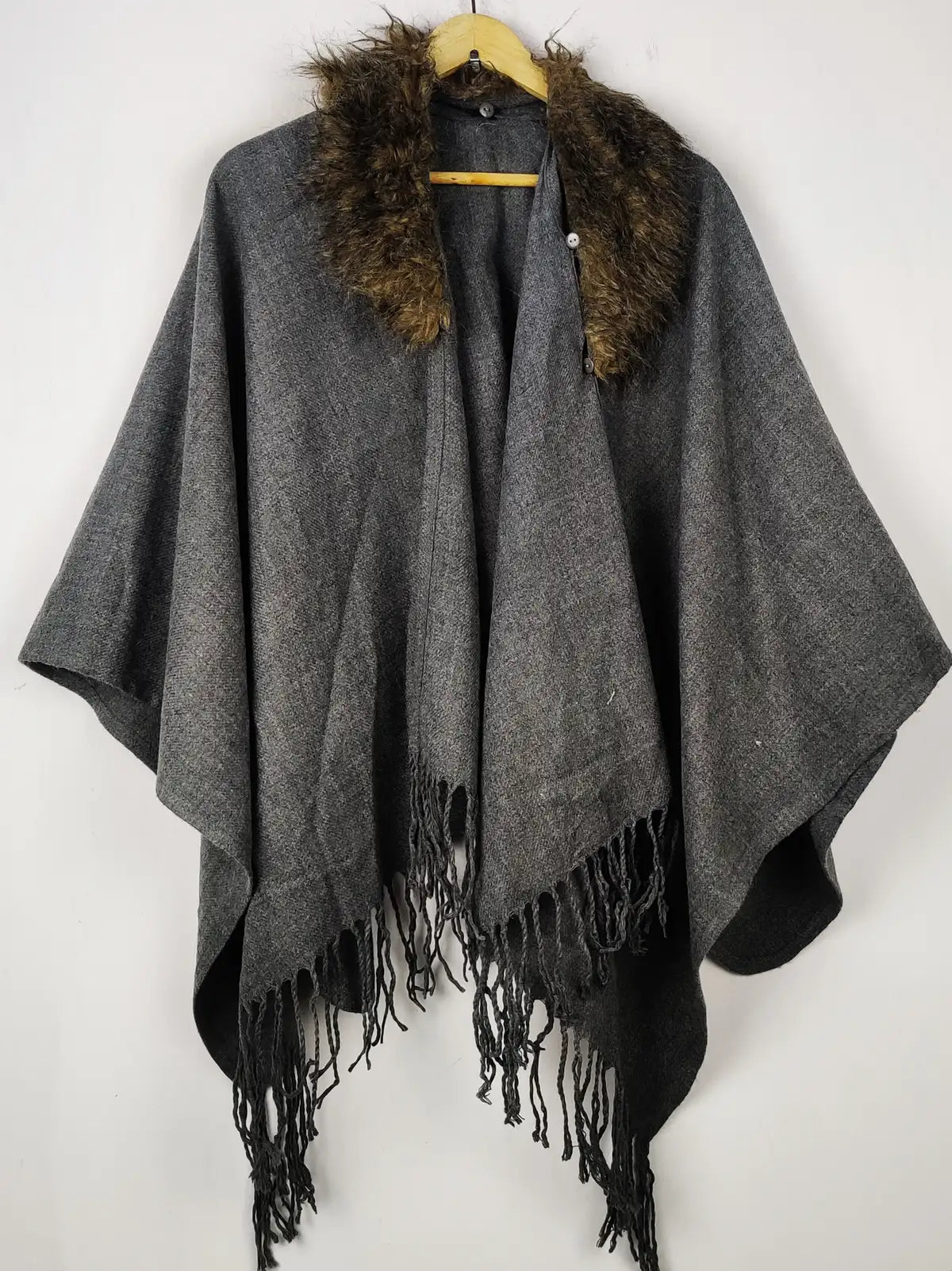 Buy online pre-used pre-loved 100% authentic & Original branded Unknown Brand (CS-4050) available in Pakistan. Top international brands avilable.