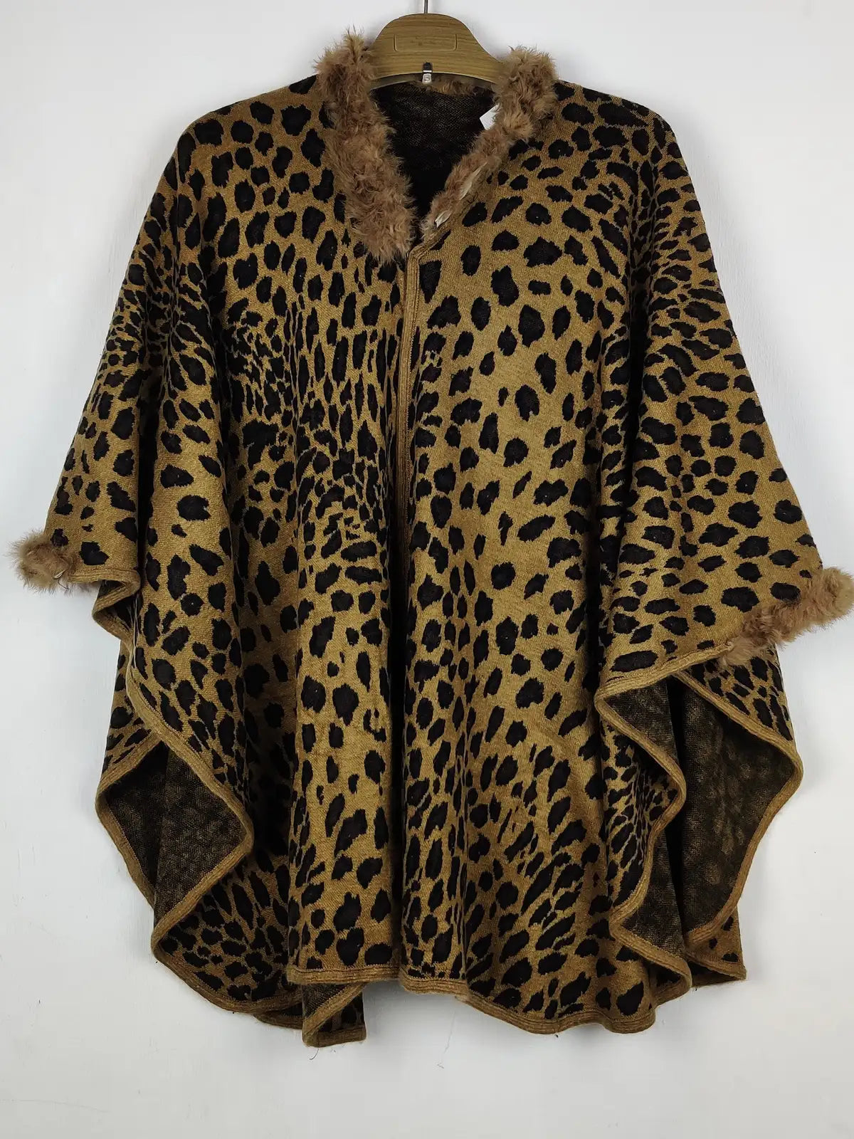 Buy online pre-used pre-loved 100% authentic & Original branded Unknown Brand (CS-4531) available in Pakistan. Top international brands avilable.