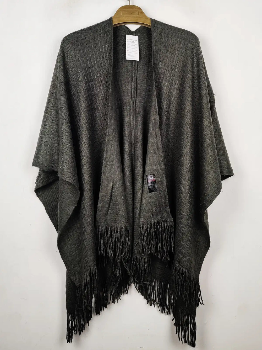 Buy online pre-used pre-loved 100% authentic & Original branded Unknown Brand (CS-4586) available in Pakistan. Top international brands avilable.