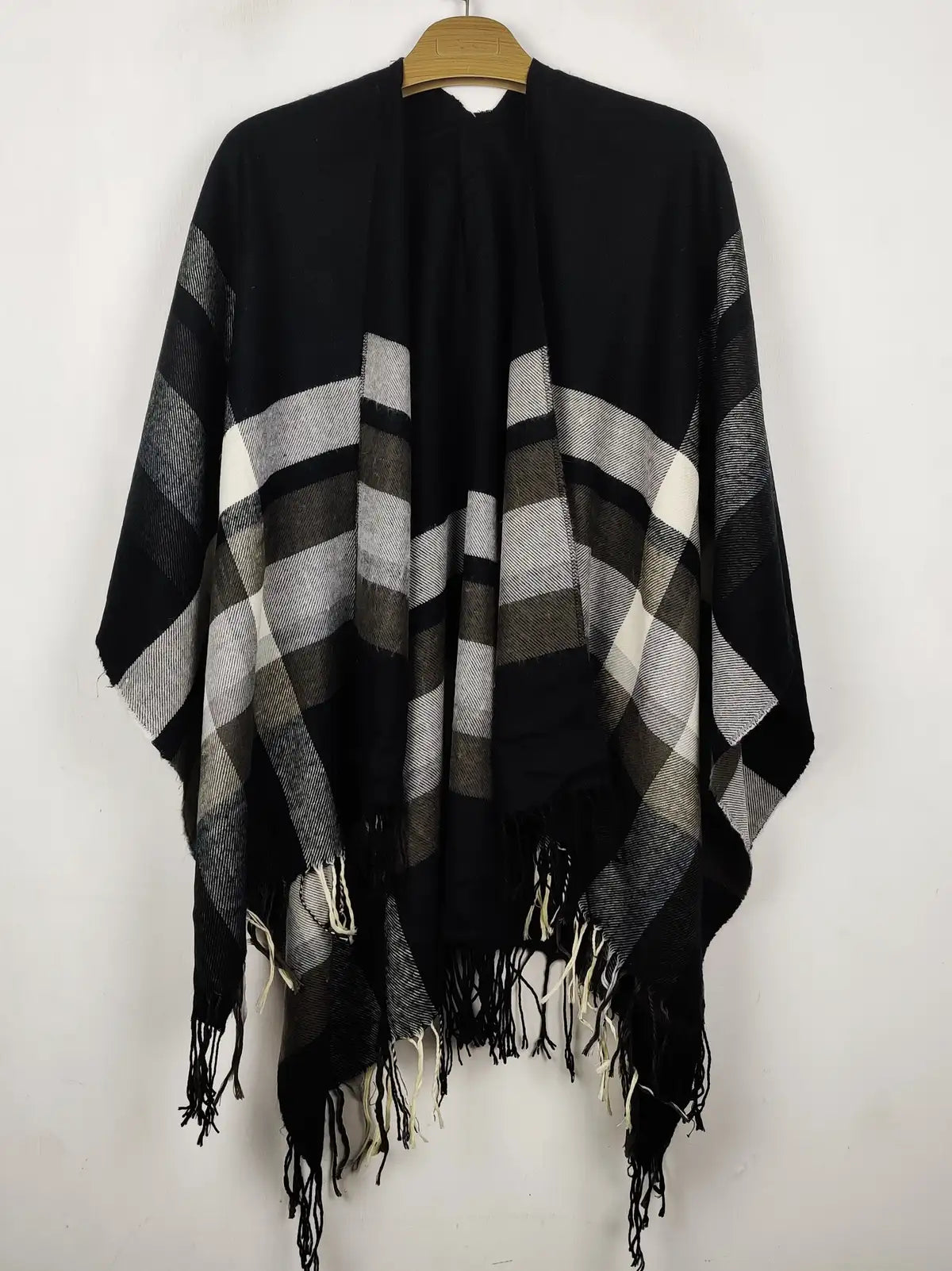 Buy online pre-used pre-loved 100% authentic & Original branded Unknown Brand (CS-4597) available in Pakistan. Top international brands avilable.