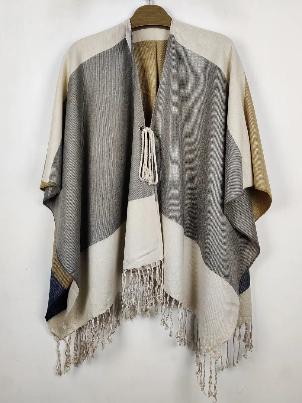 Buy online pre-used pre-loved 100% authentic & Original branded Unknown Brand (CS-4628) available in Pakistan. Top international brands avilable.
