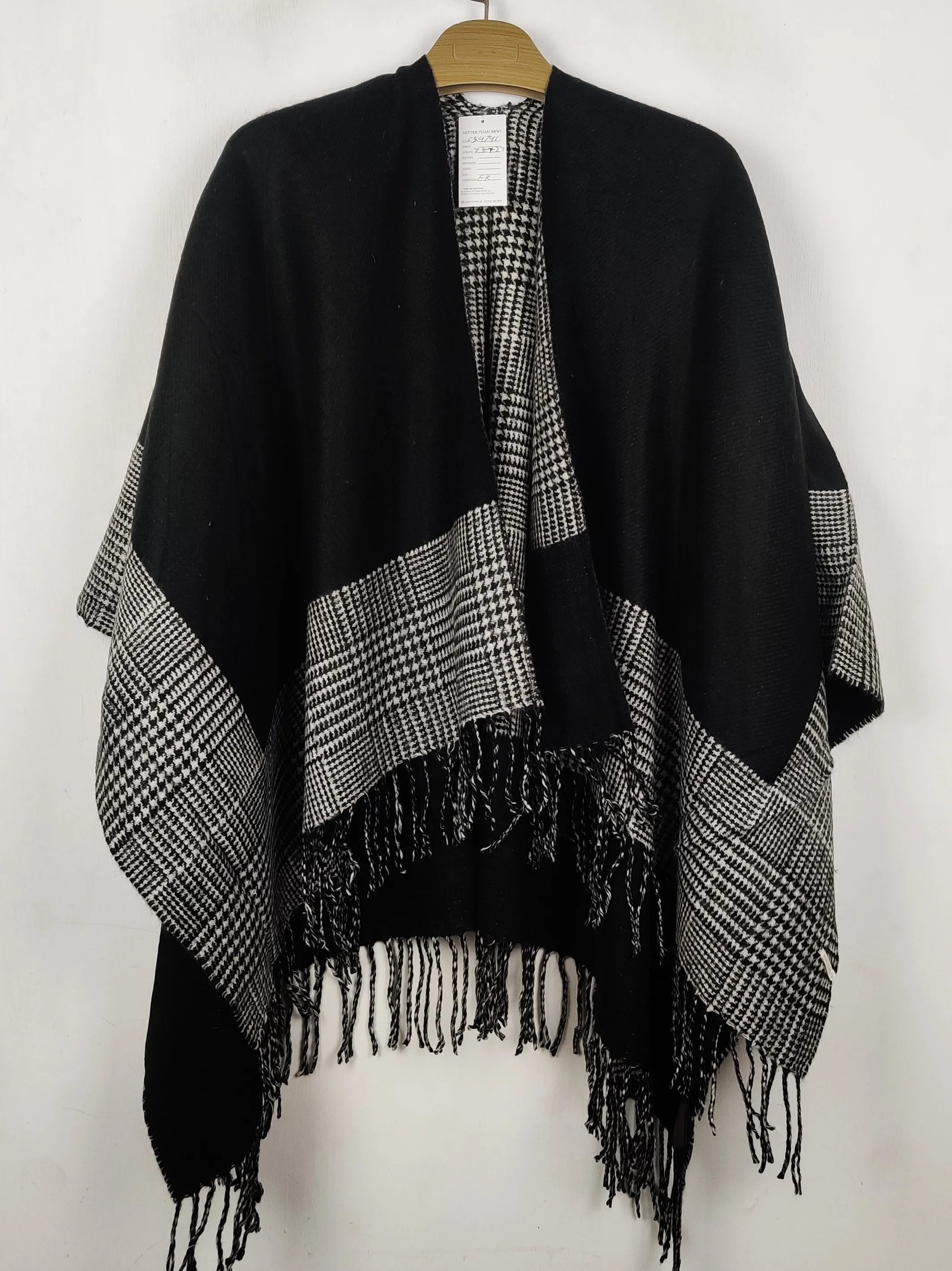 Buy online pre-used pre-loved 100% authentic & Original branded Pieces (CS-4741) available in Pakistan. Top international brands avilable.