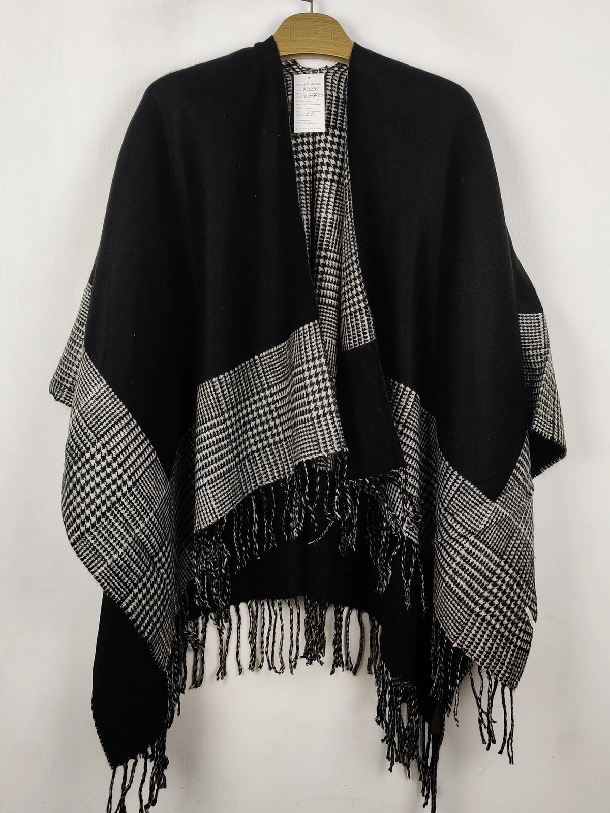 Buy online pre-used pre-loved 100% authentic & Original branded Pieces (CS-4741) available in Pakistan. Top international brands avilable.