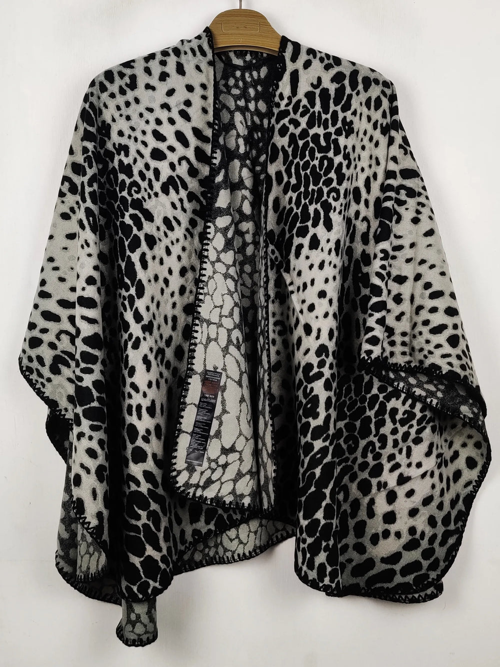 Buy online pre-used pre-loved 100% authentic & Original branded Dorothy Perkins (CS-4748) available in Pakistan. Top international brands avilable.