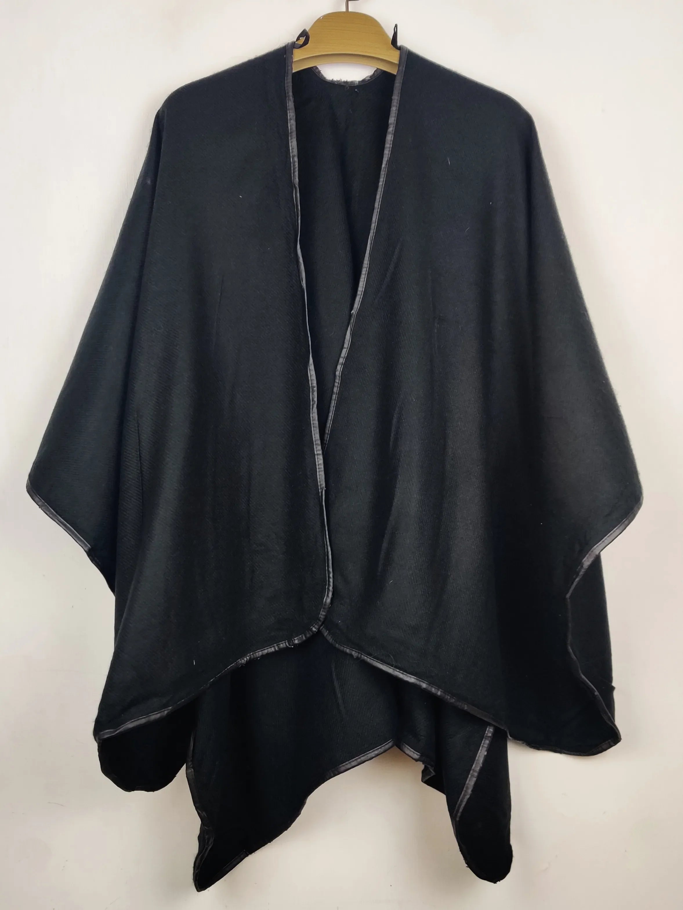 Buy online pre-used pre-loved 100% authentic & Original branded Laina Torelli (CS-4806) available in Pakistan. Top international brands avilable.