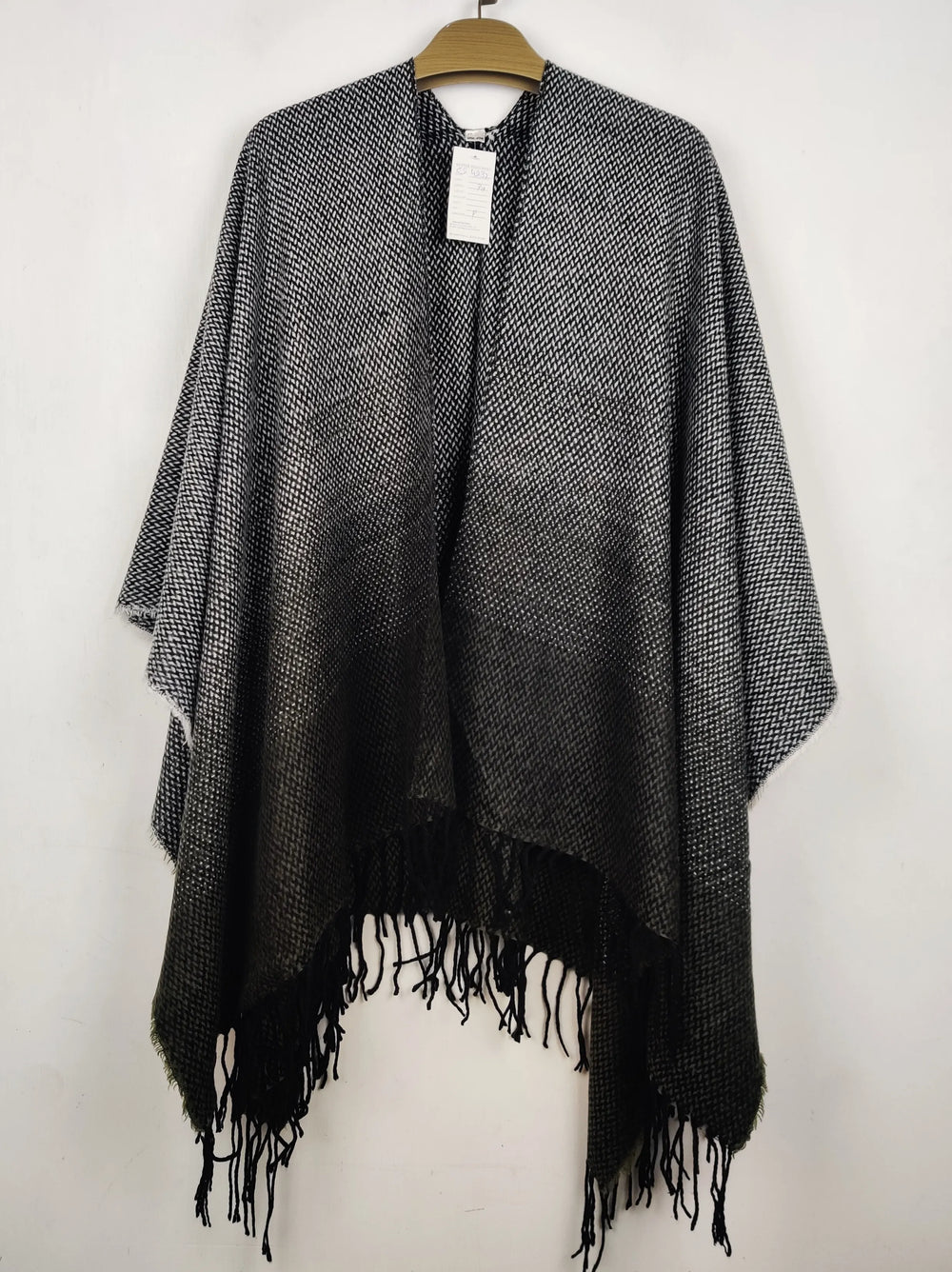 Buy online pre-used pre-loved 100% authentic & Original branded Unknown Brand (CS-4832) available in Pakistan. Top international brands avilable.