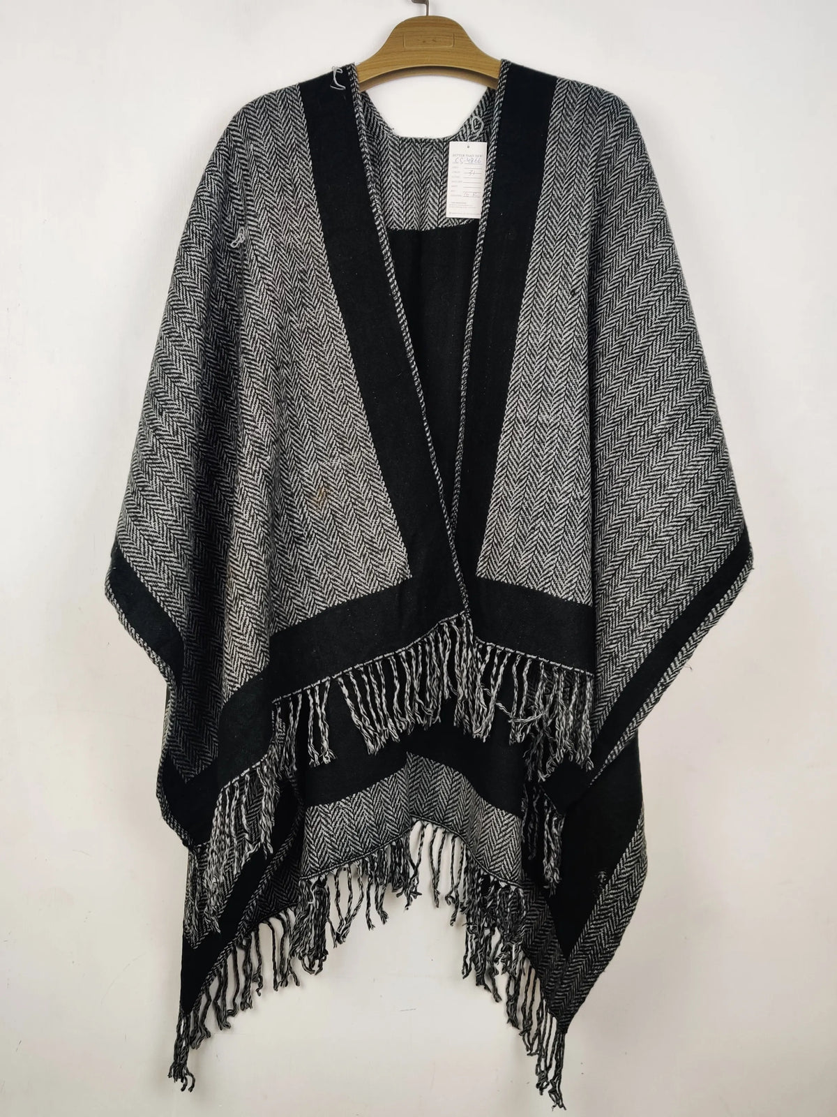 Buy online pre-used pre-loved 100% authentic & Original branded Unknown Brand (CS-4866) available in Pakistan. Top international brands avilable.