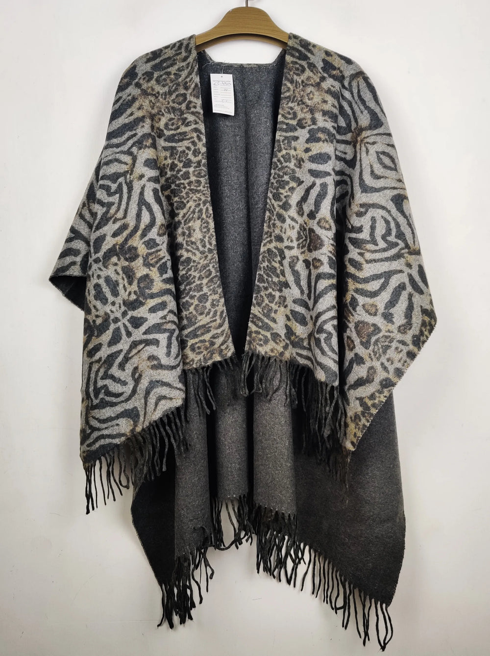 Buy online pre-used pre-loved 100% authentic & Original branded Unknown Brand (CS-4900) available in Pakistan. Top international brands avilable.