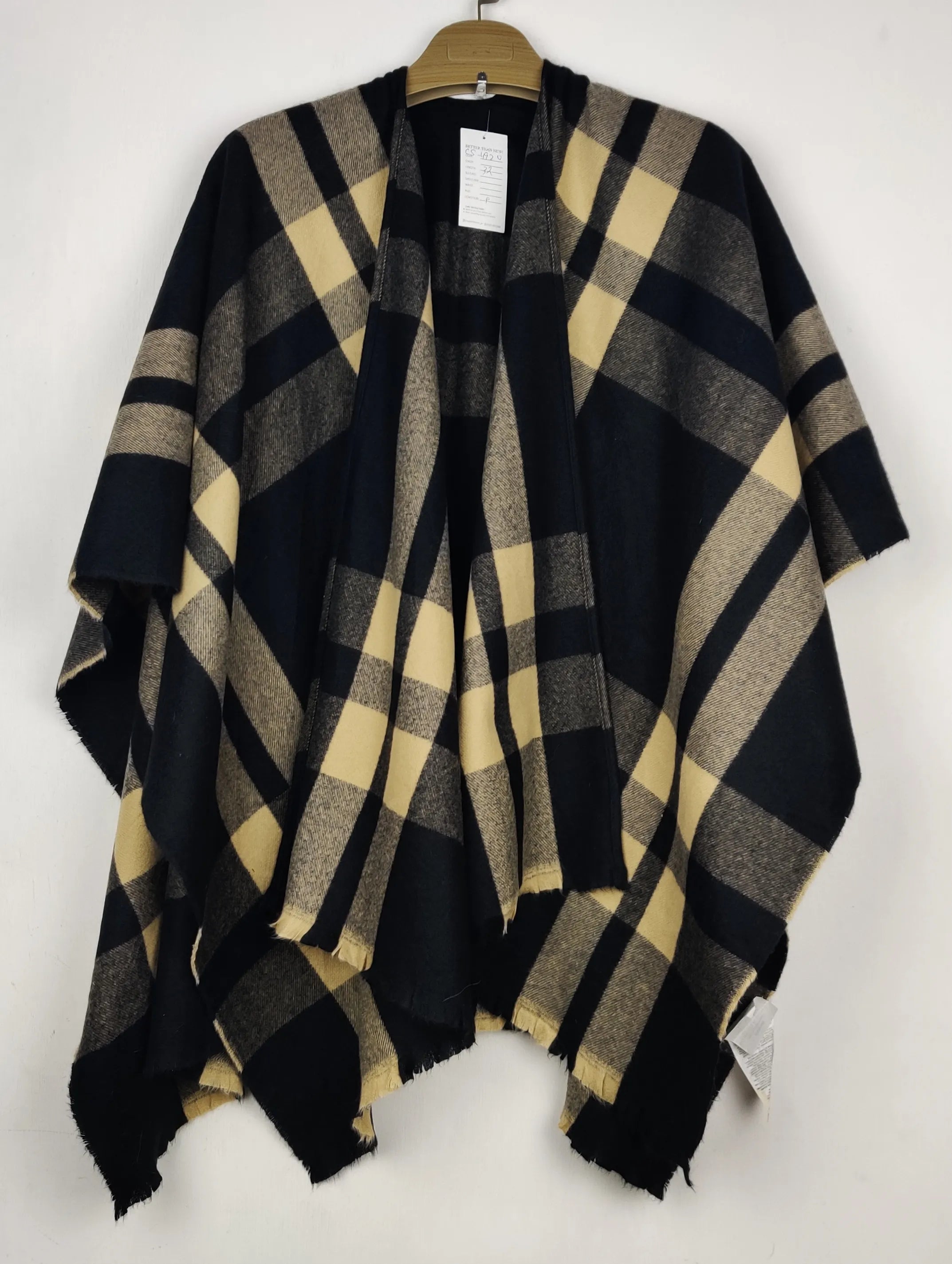 Buy online pre-used pre-loved 100% authentic & Original branded Accessoires (CS-4920) available in Pakistan. Top international brands avilable.