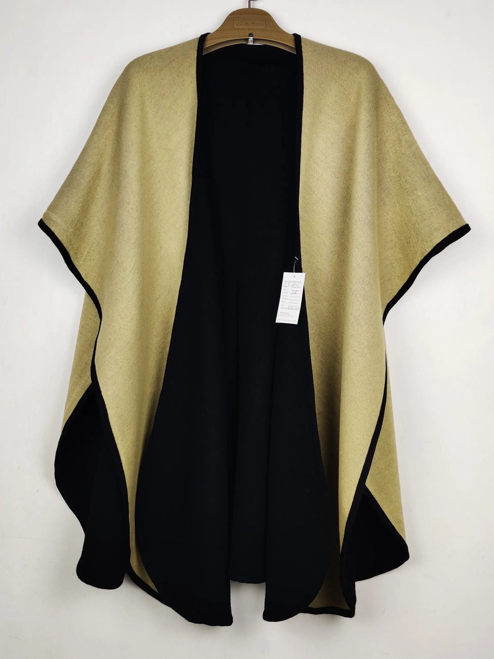 Buy online pre-used pre-loved 100% authentic & Original branded Unknown Brand (CS-4935) available in Pakistan. Top international brands avilable.