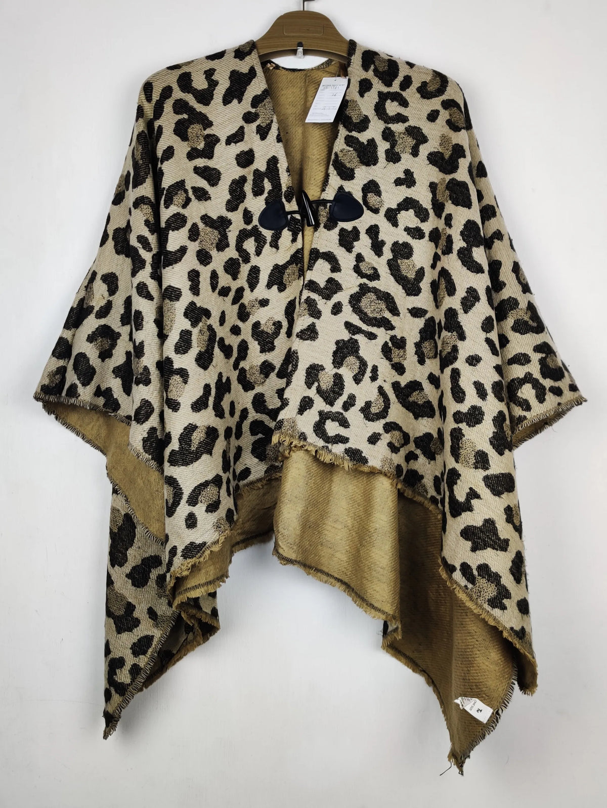 Buy online pre-used pre-loved 100% authentic & Original branded Unknown Brand (CS-4981) available in Pakistan. Top international brands avilable.