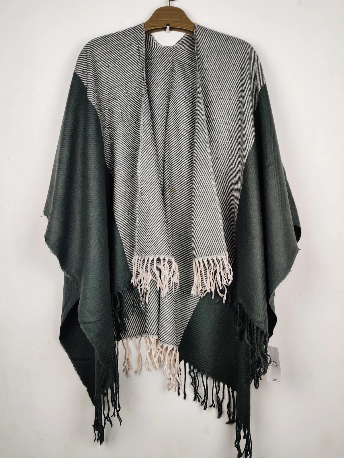 Buy online pre-used pre-loved 100% authentic & Original branded Anna Field (CS-4985) available in Pakistan. Top international brands avilable.