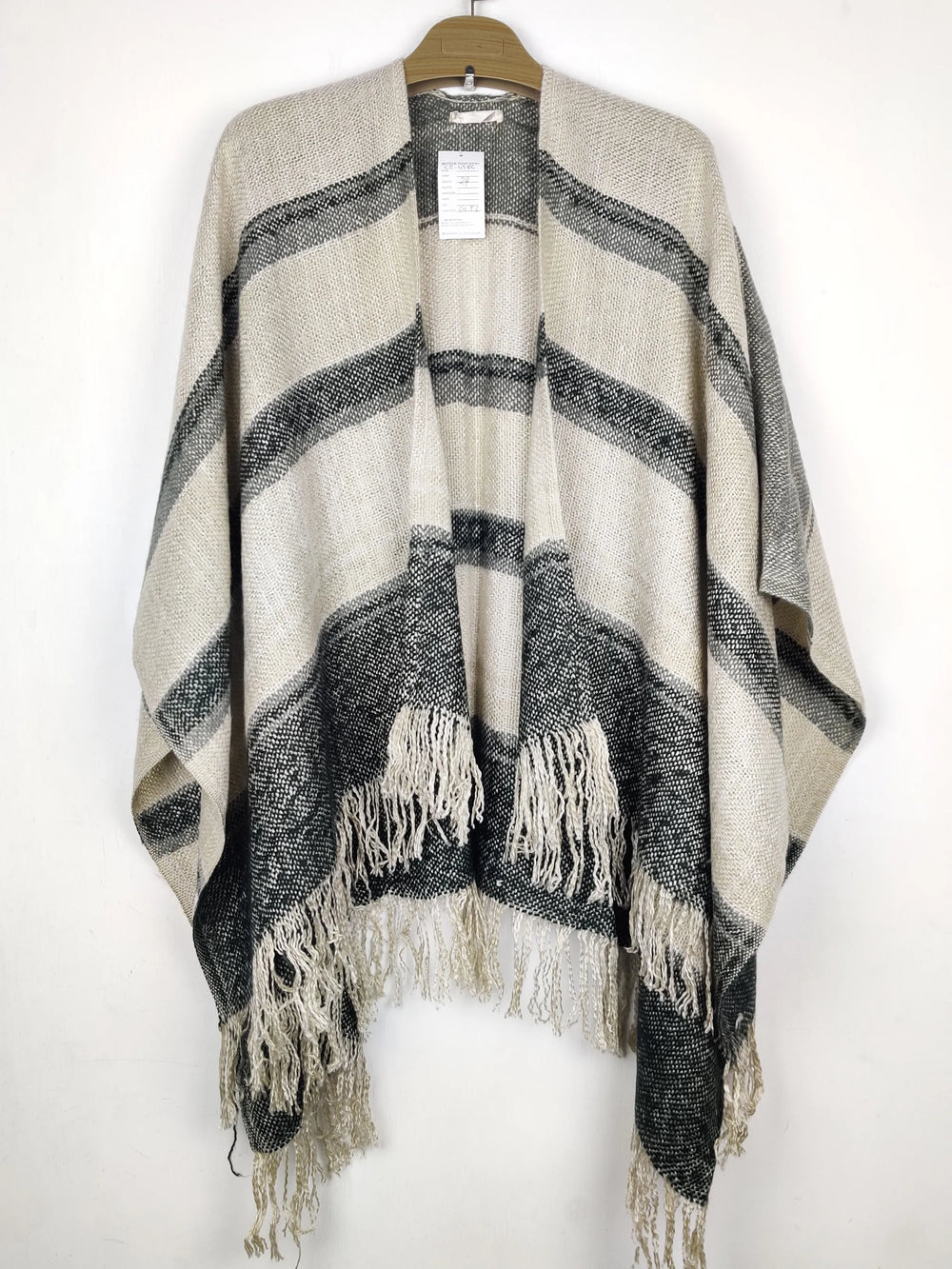 Buy online pre-used pre-loved 100% authentic & Original branded Unknown Brand (CS-4986) available in Pakistan. Top international brands avilable.