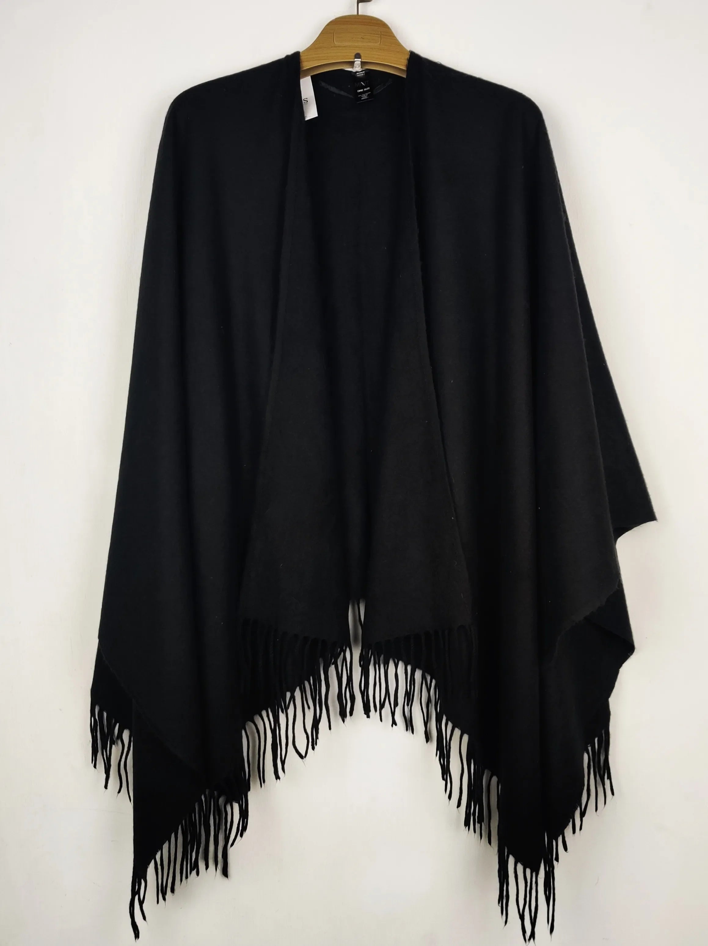 Buy online pre-used pre-loved 100% authentic & Original branded Unknown Brand (CS-4994) available in Pakistan. Top international brands avilable.