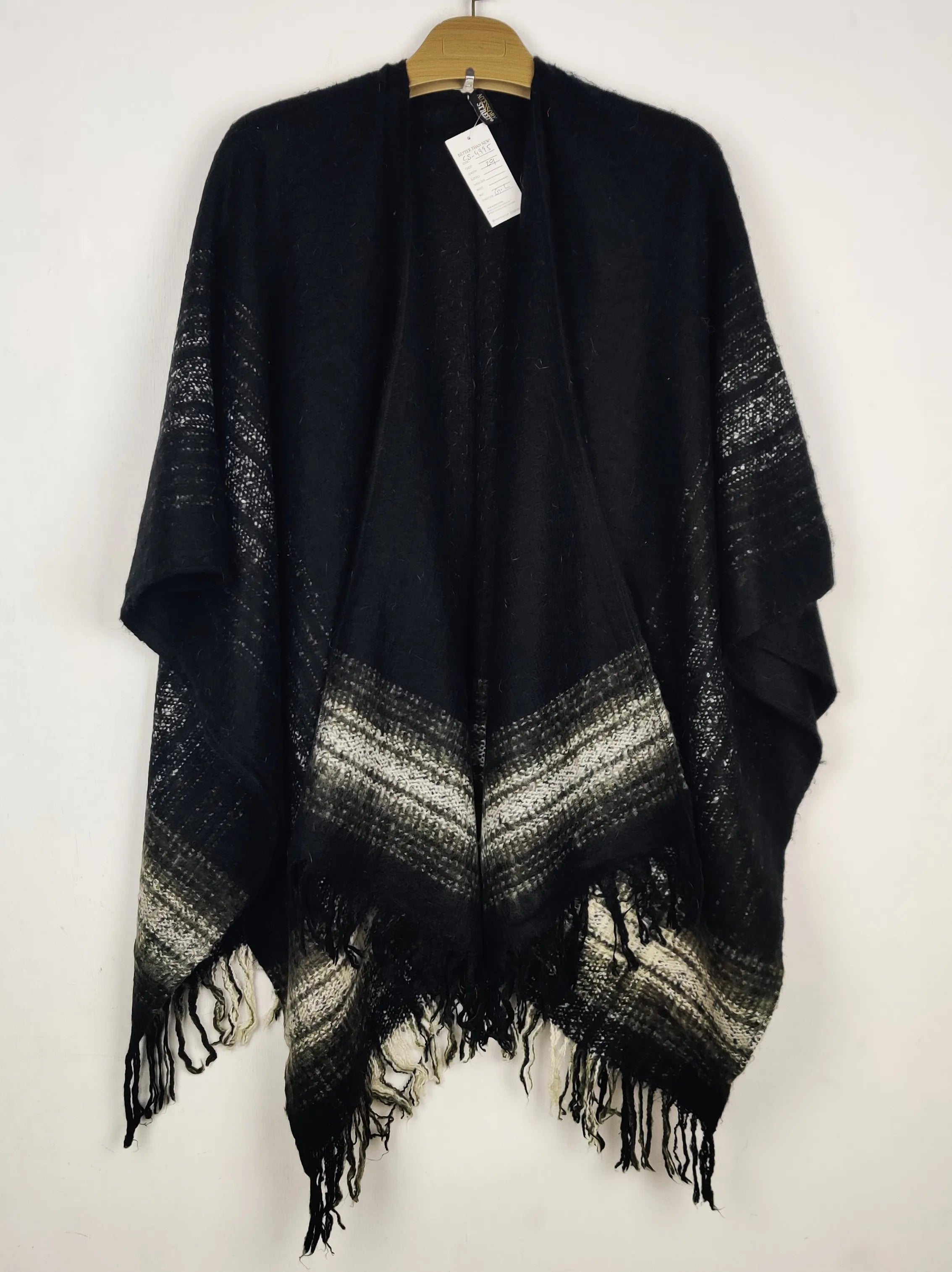Buy online pre-used pre-loved 100% authentic & Original branded Accessoires (CS-4995) available in Pakistan. Top international brands avilable.