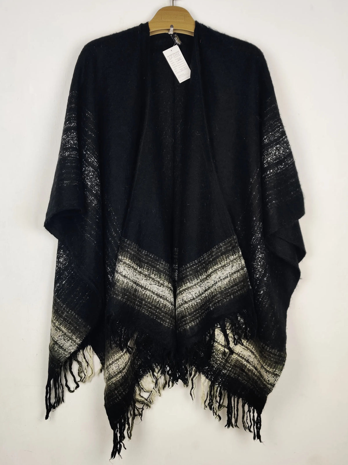 Buy online pre-used pre-loved 100% authentic & Original branded Accessoires (CS-4995) available in Pakistan. Top international brands avilable.