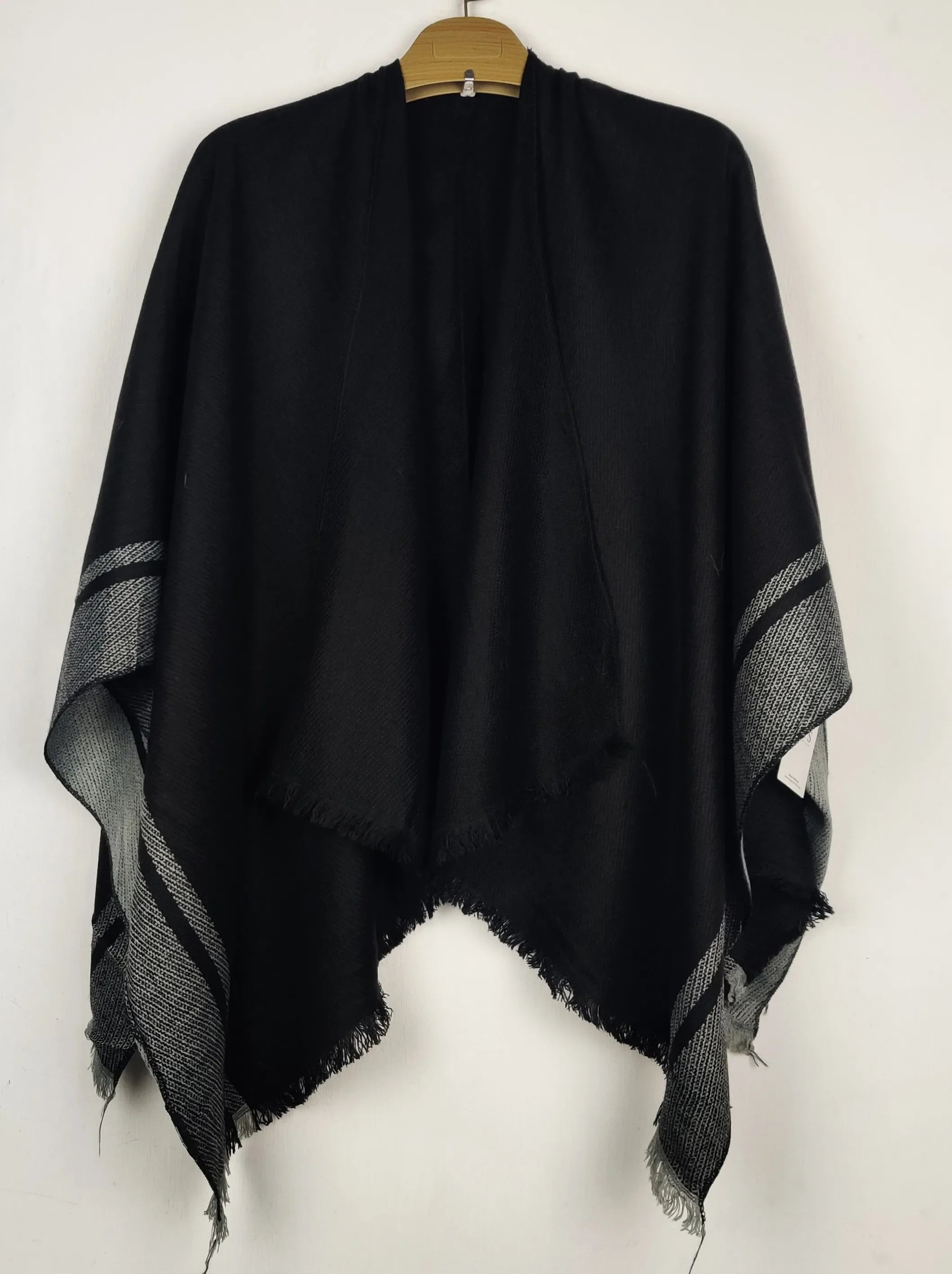 Buy online pre-used pre-loved 100% authentic & Original branded Unknown Brand (CS-5024) available in Pakistan. Top international brands avilable.