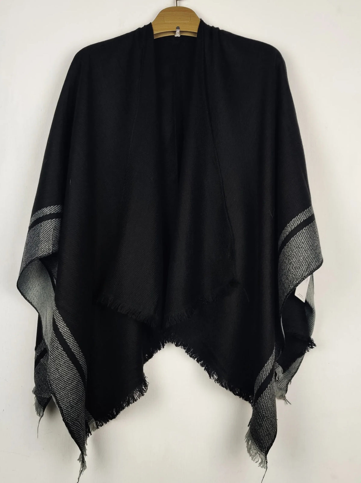 Buy online pre-used pre-loved 100% authentic & Original branded Unknown Brand (CS-5024) available in Pakistan. Top international brands avilable.