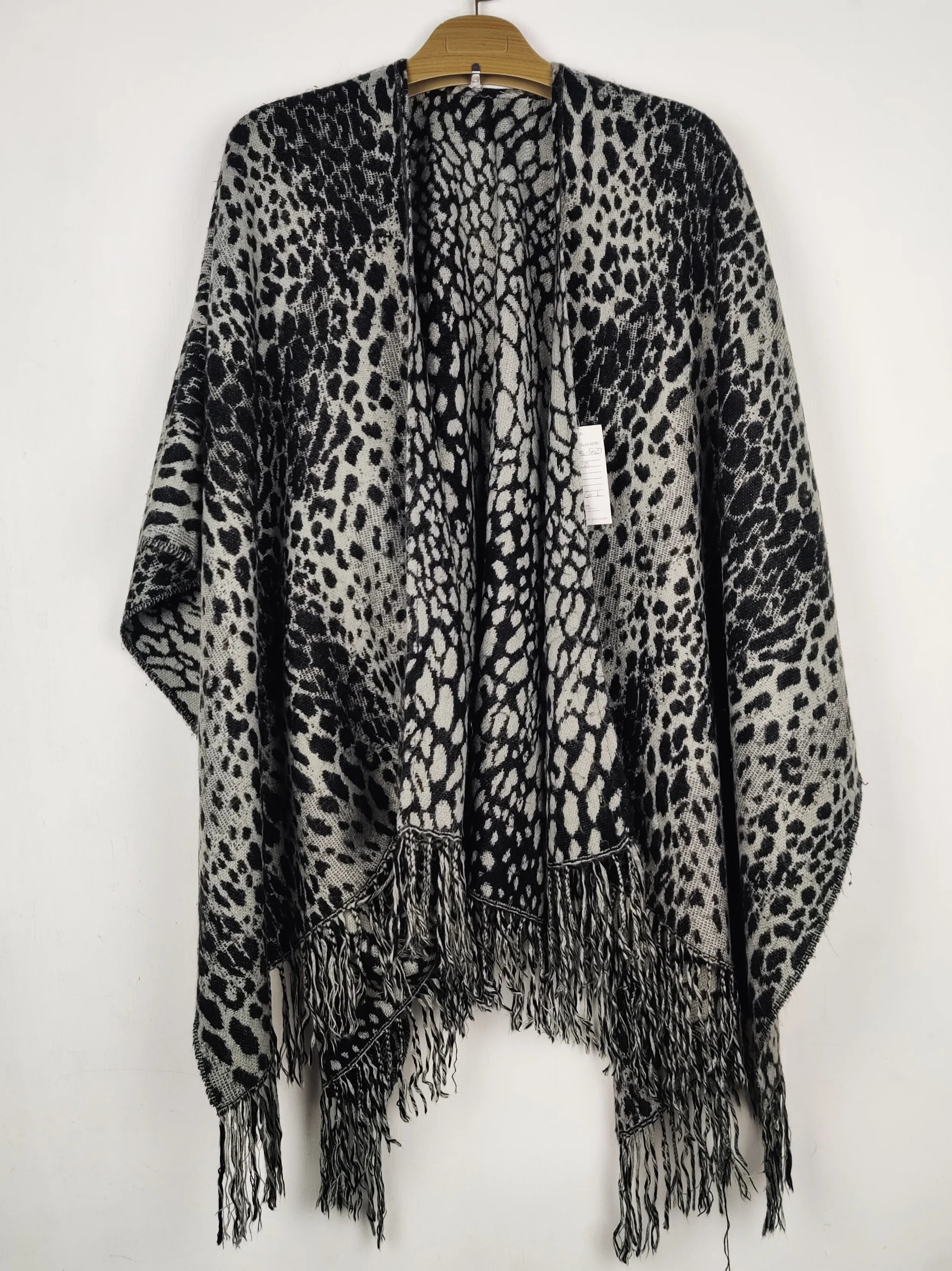 Buy online pre-used pre-loved 100% authentic & Original branded Unknown Brand (CS-5027) available in Pakistan. Top international brands avilable.